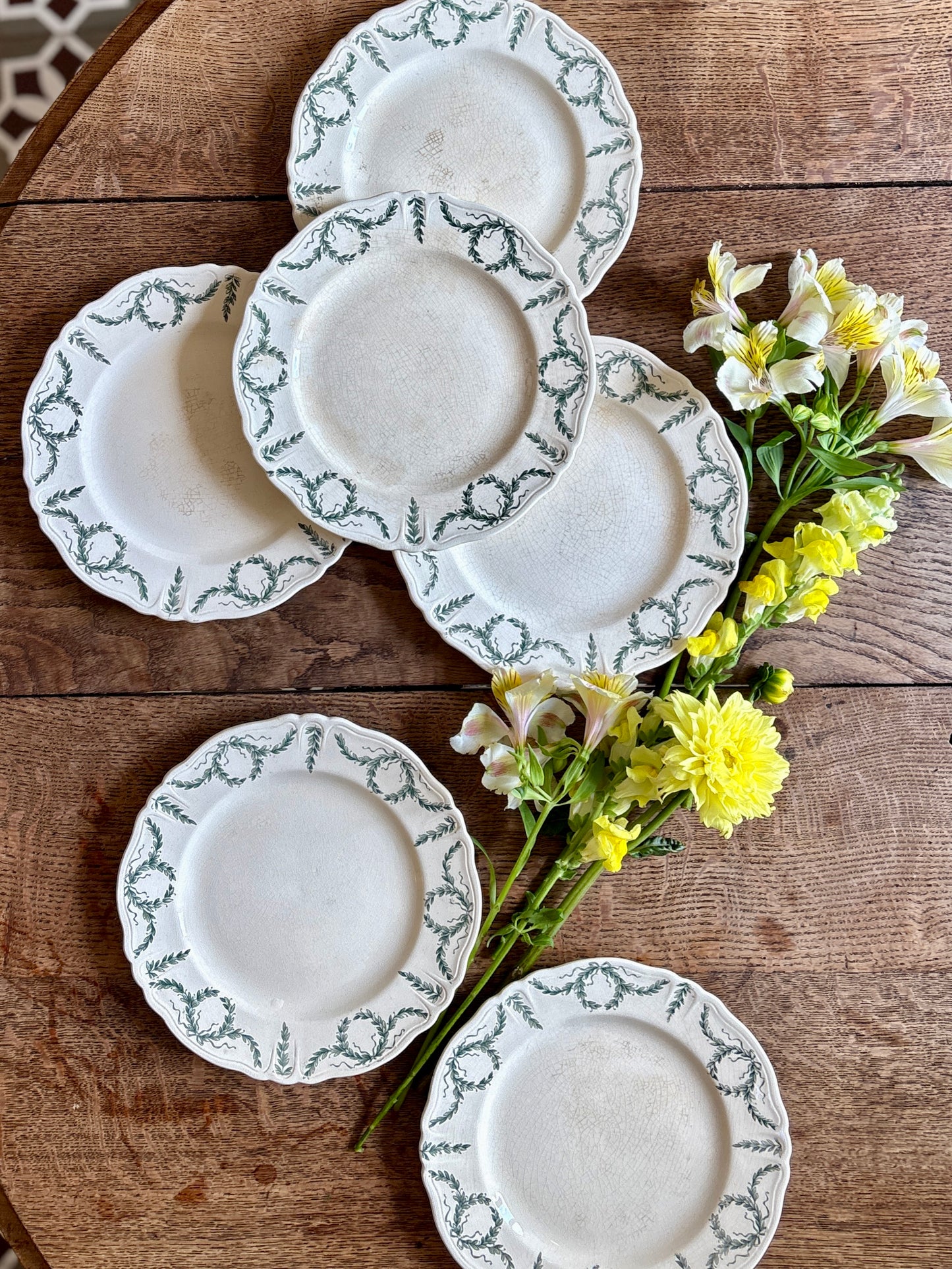 Lot de 6 assiettes anciennes en terre de fer, Villey de Longchamp