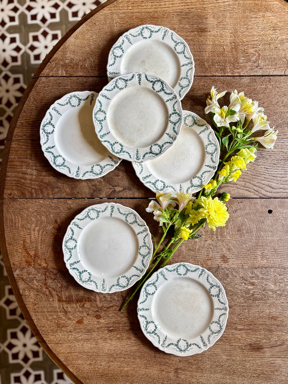 Lot de 6 assiettes anciennes en terre de fer, Villey de Longchamp