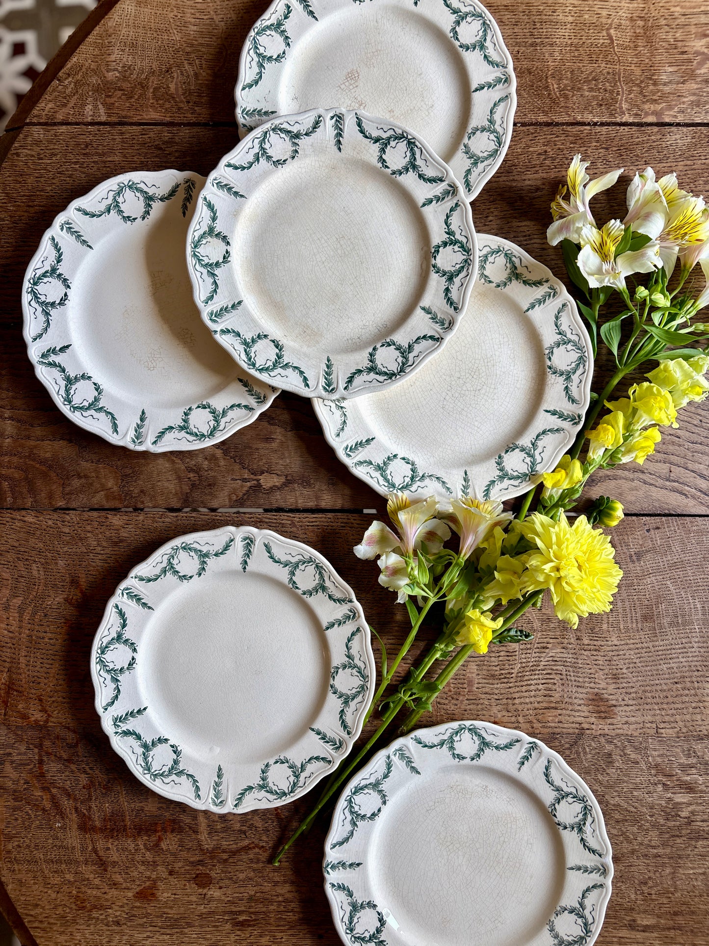 Lot de 6 assiettes anciennes en terre de fer, Villey de Longchamp