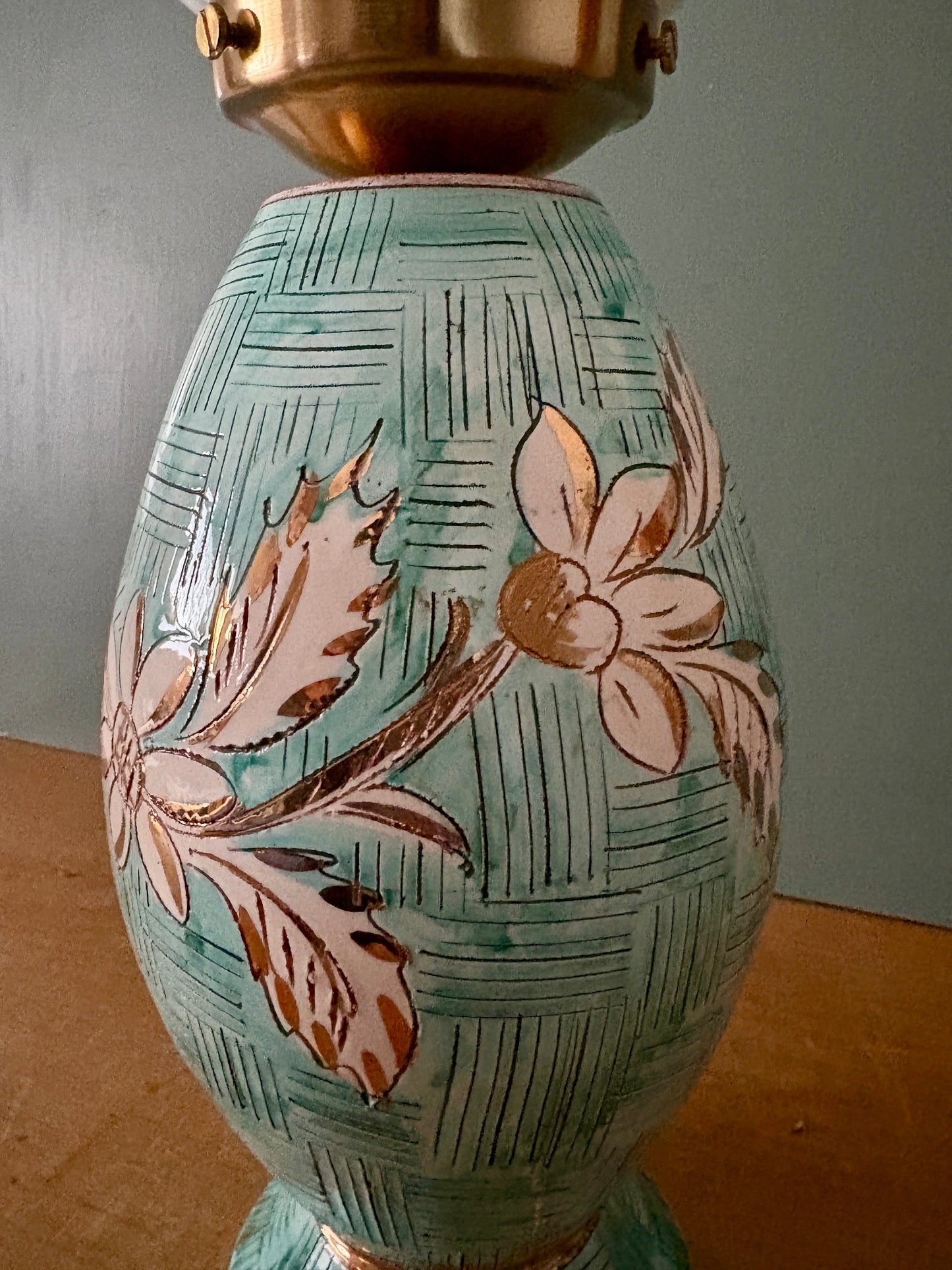 Lampe vintage en céramique et opaline blanche.