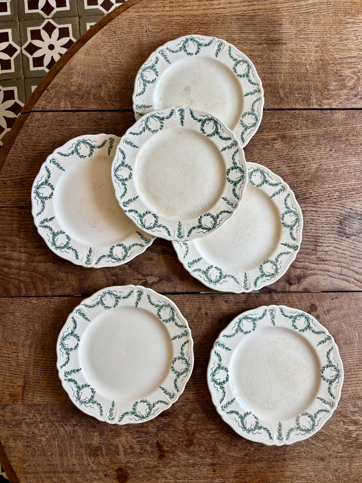 Lot de 6 assiettes anciennes en terre de fer, Villey de Longchamp