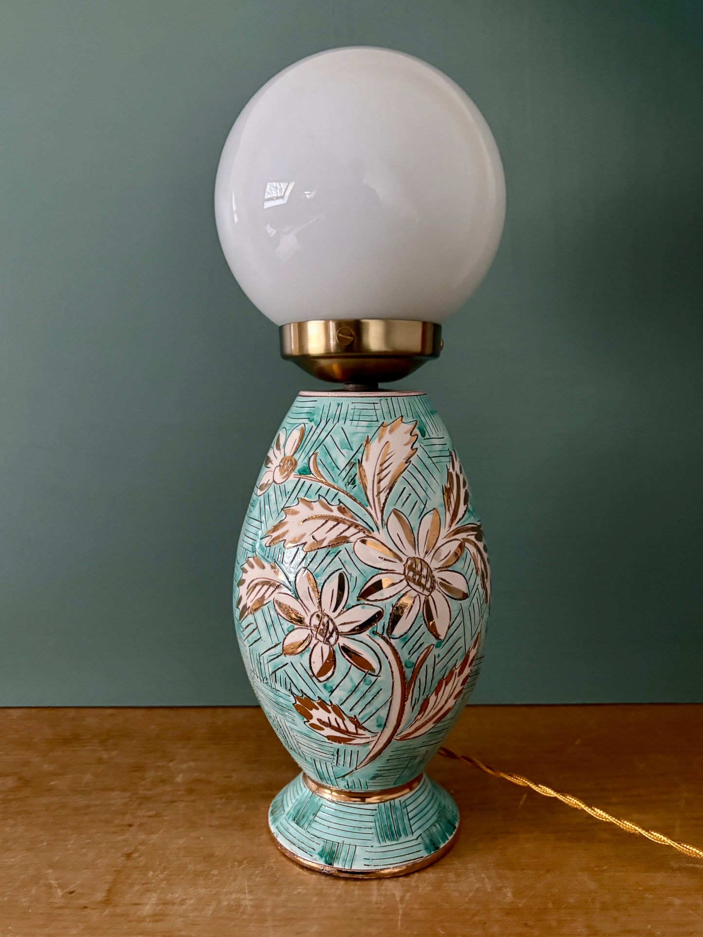 Lampe vintage en céramique et opaline blanche.
