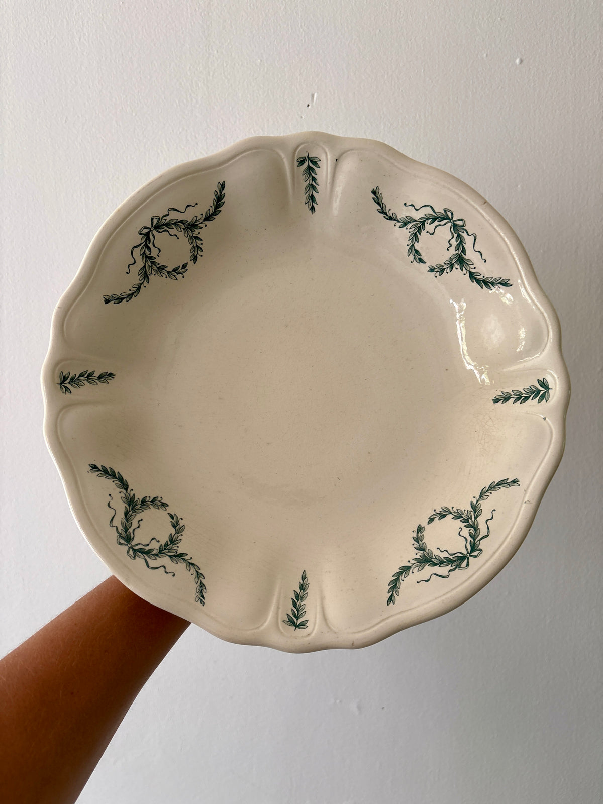 Compotier ou assiette à pied ancienne en terre de fer -Villey de Longchamp