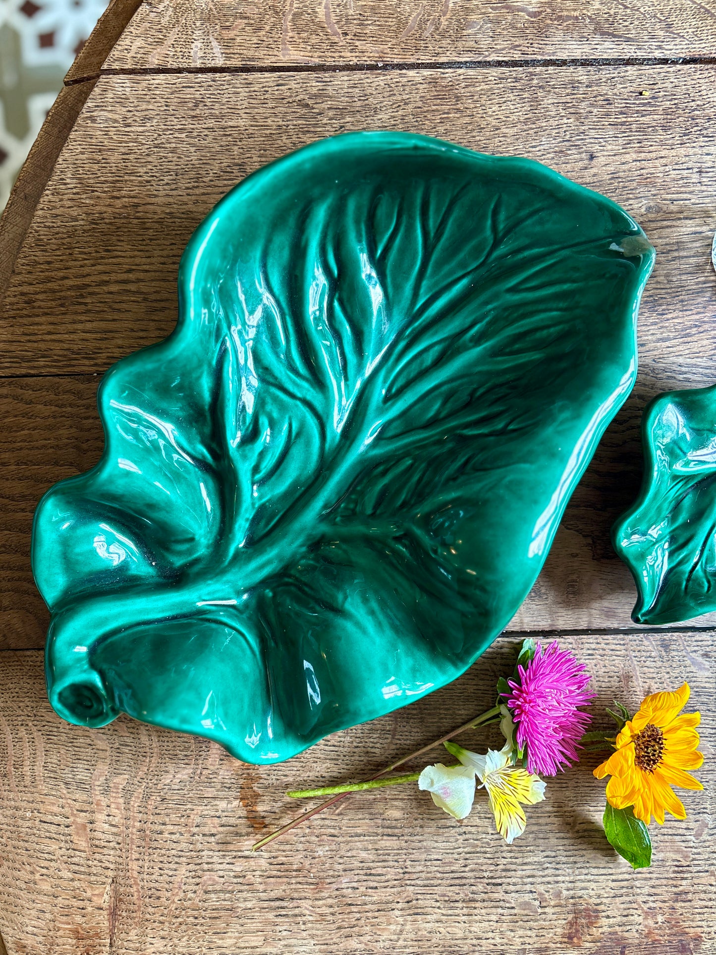 Lot de 2 plats feuille vintage en barbotine