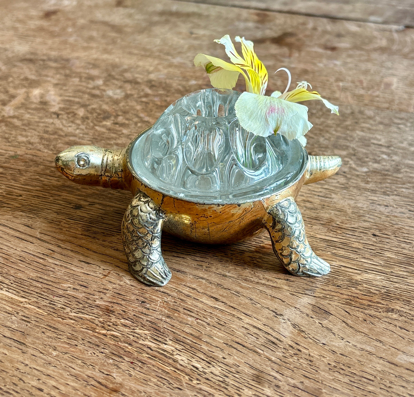 Pique fleur vintage tortue
