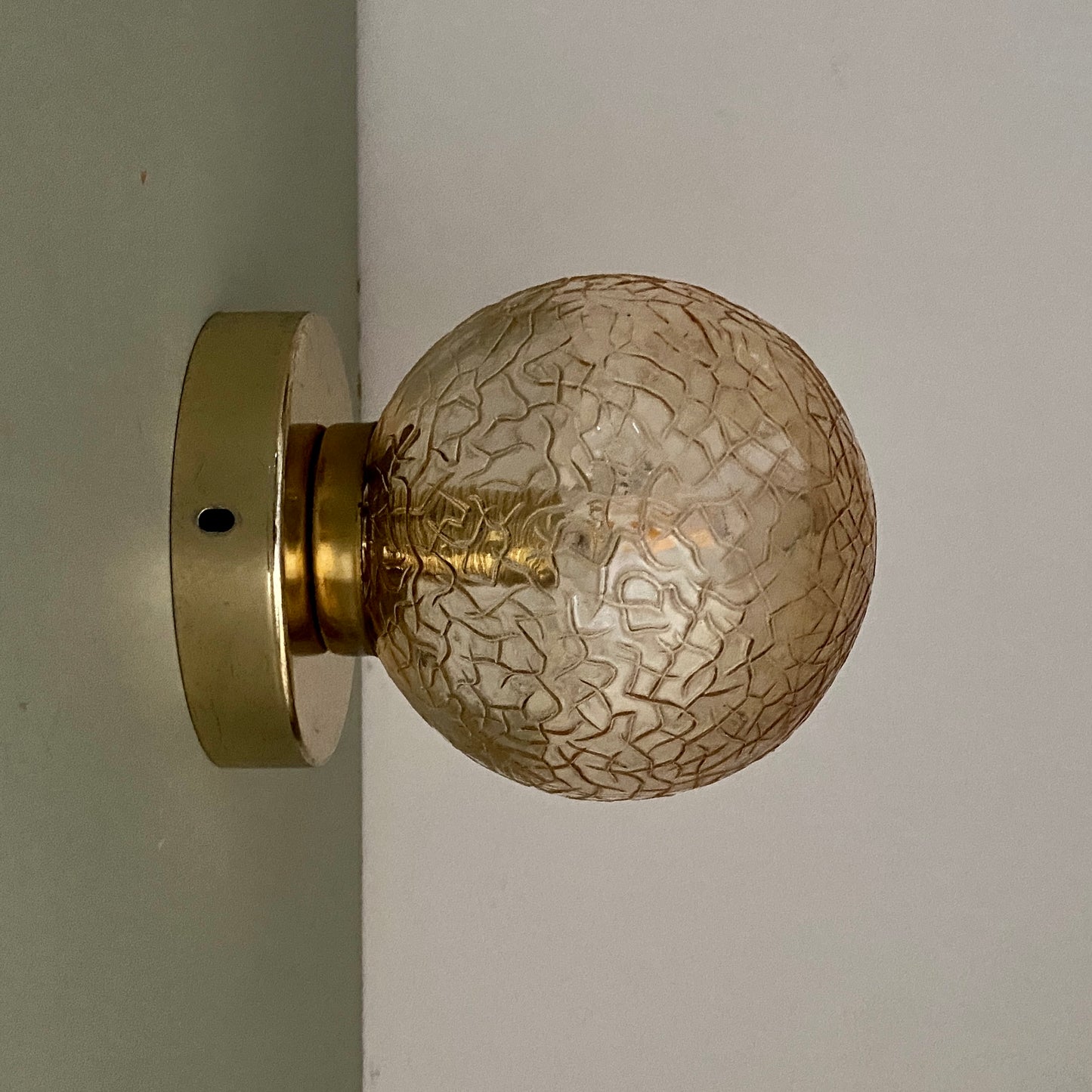 Applique ou plafonnier globe vintage en verre ambré