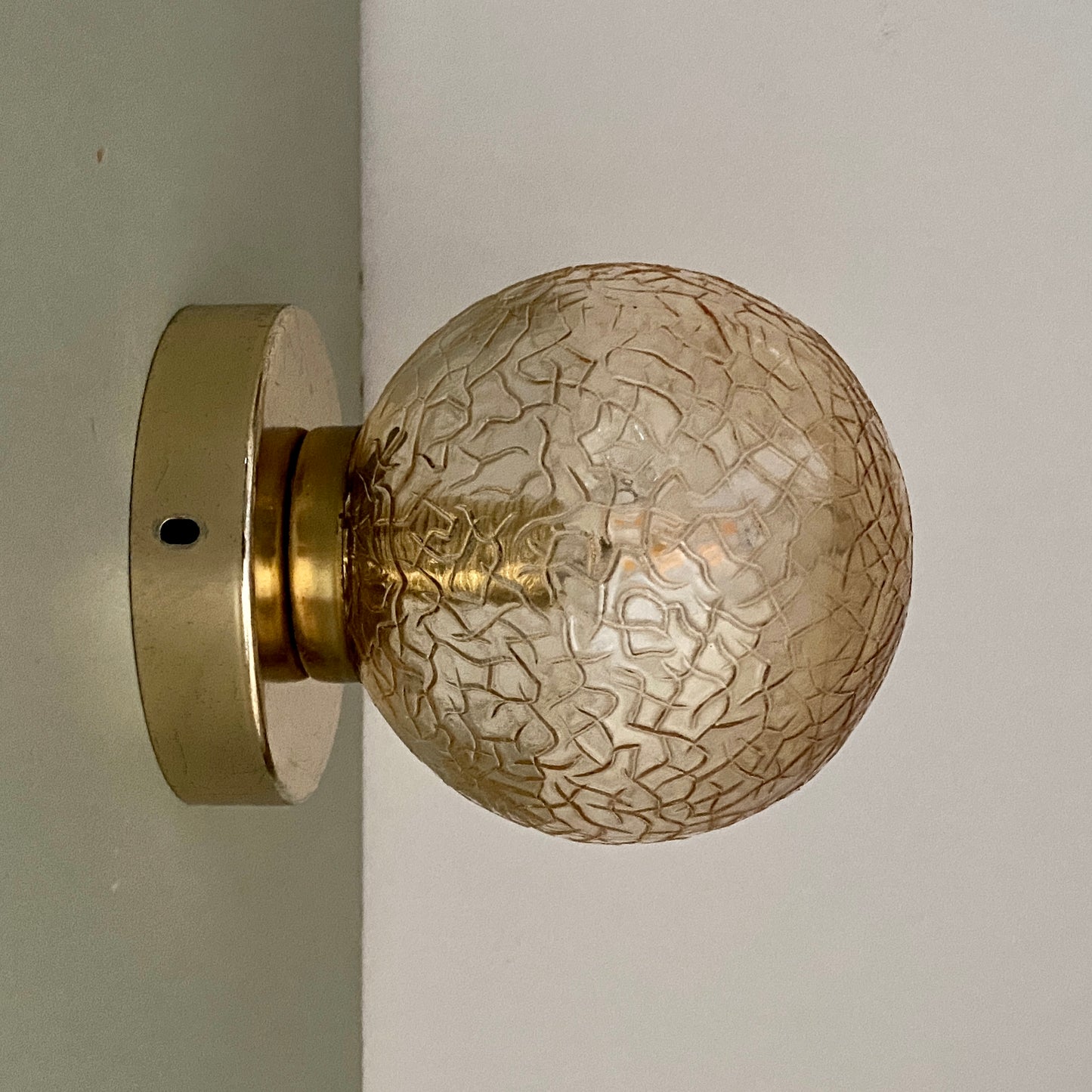 Applique ou plafonnier globe vintage en verre ambré