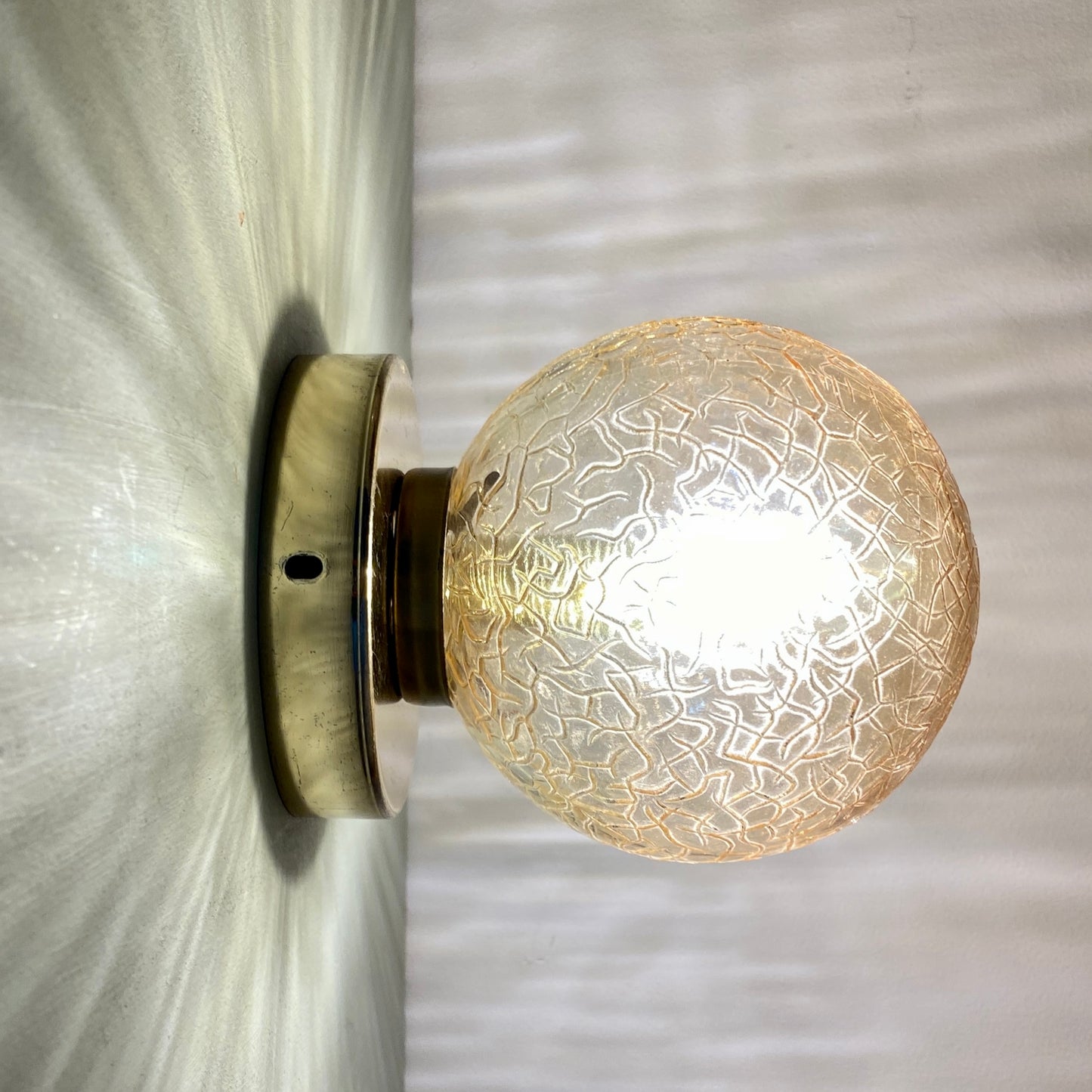 Applique ou plafonnier globe vintage en verre ambré