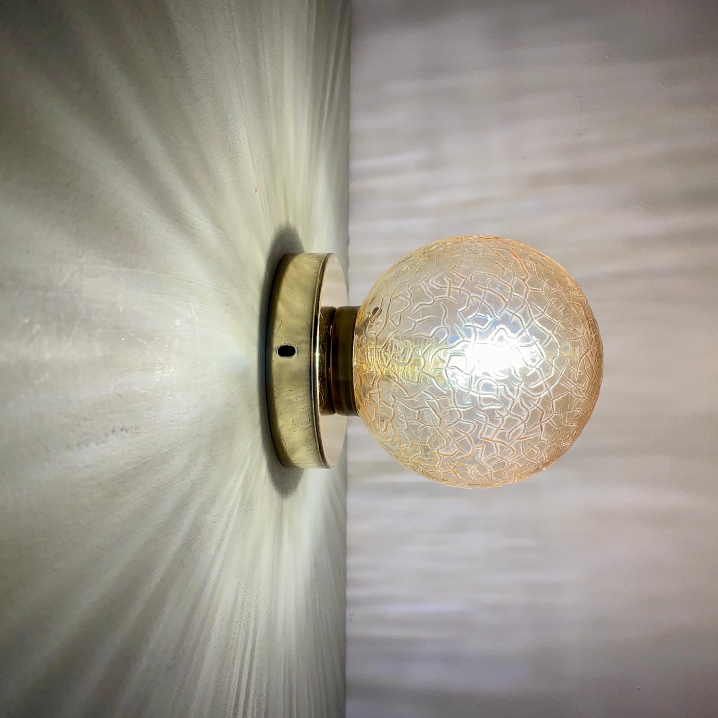 Applique ou plafonnier globe vintage en verre ambré