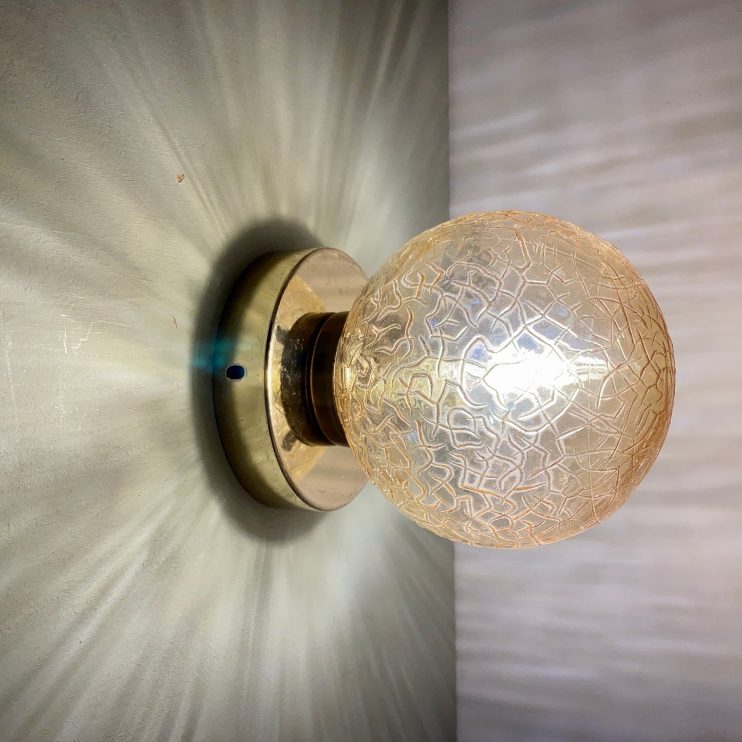 Applique ou plafonnier globe vintage en verre ambré