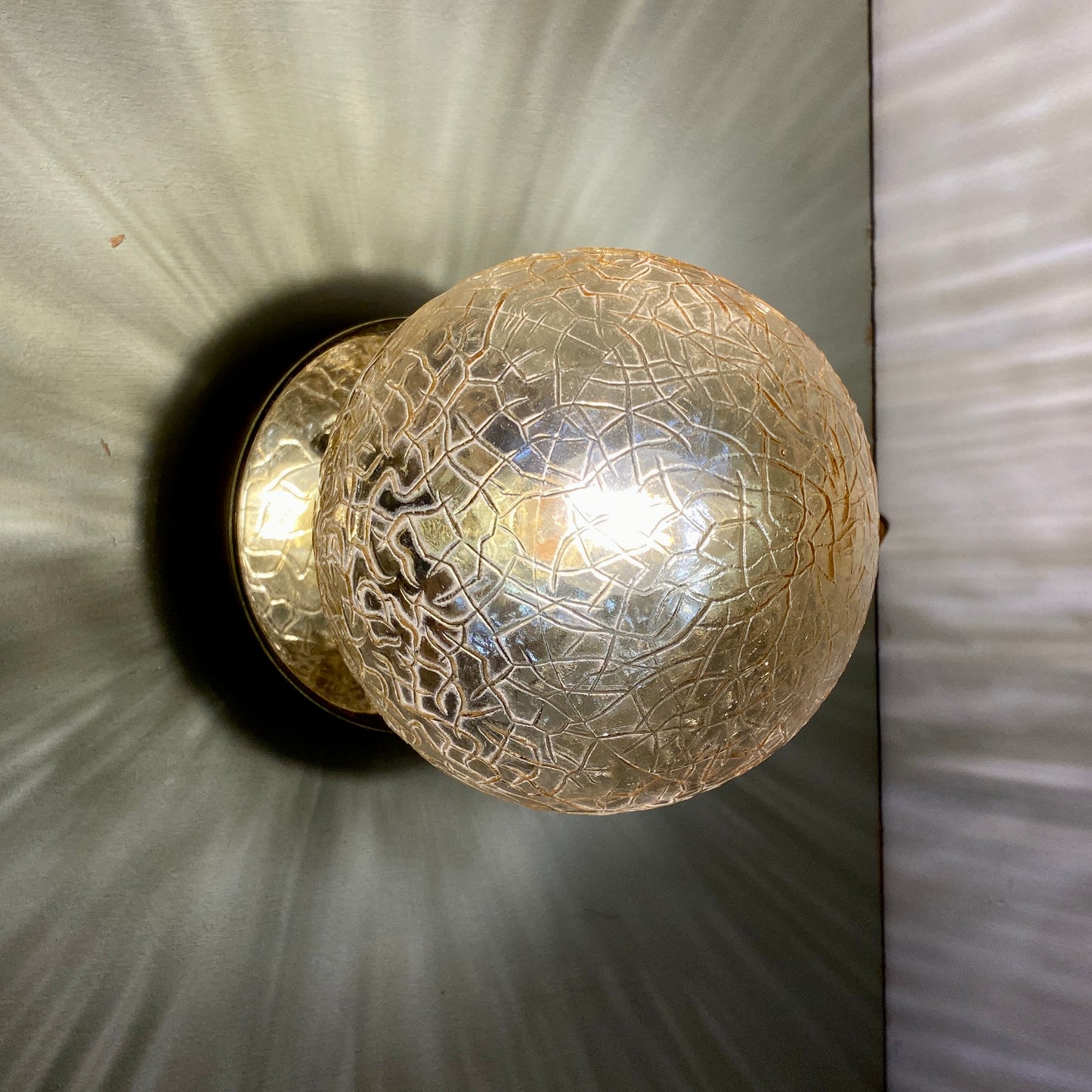 Applique ou plafonnier globe vintage en verre ambré