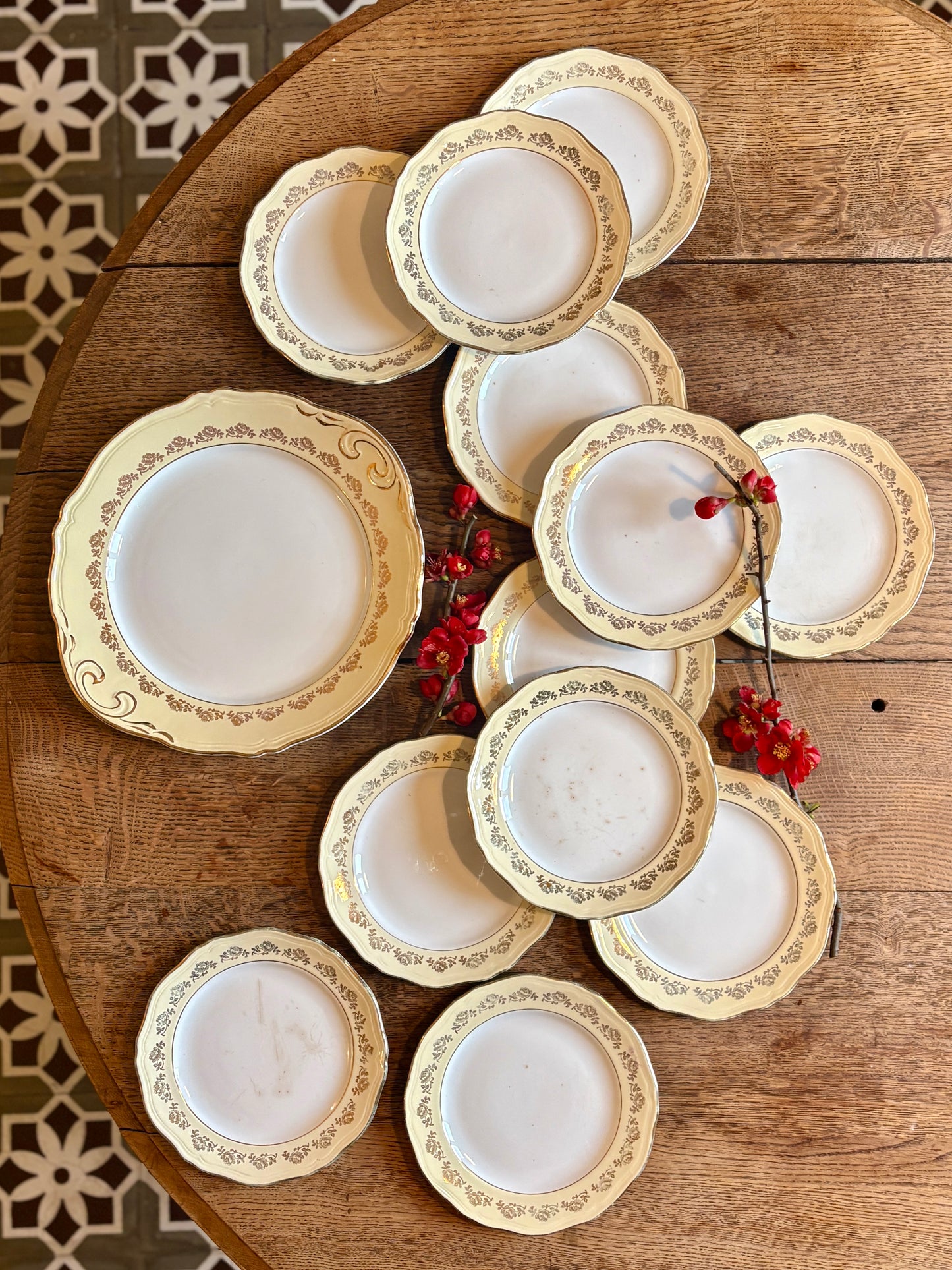 Service à gâteau vintage l'Amandinoise jaune et or