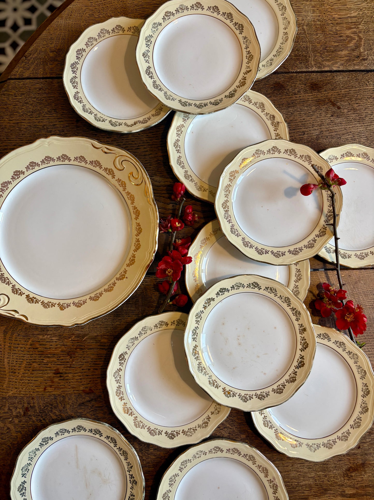 Service à gâteau vintage l'Amandinoise jaune et or