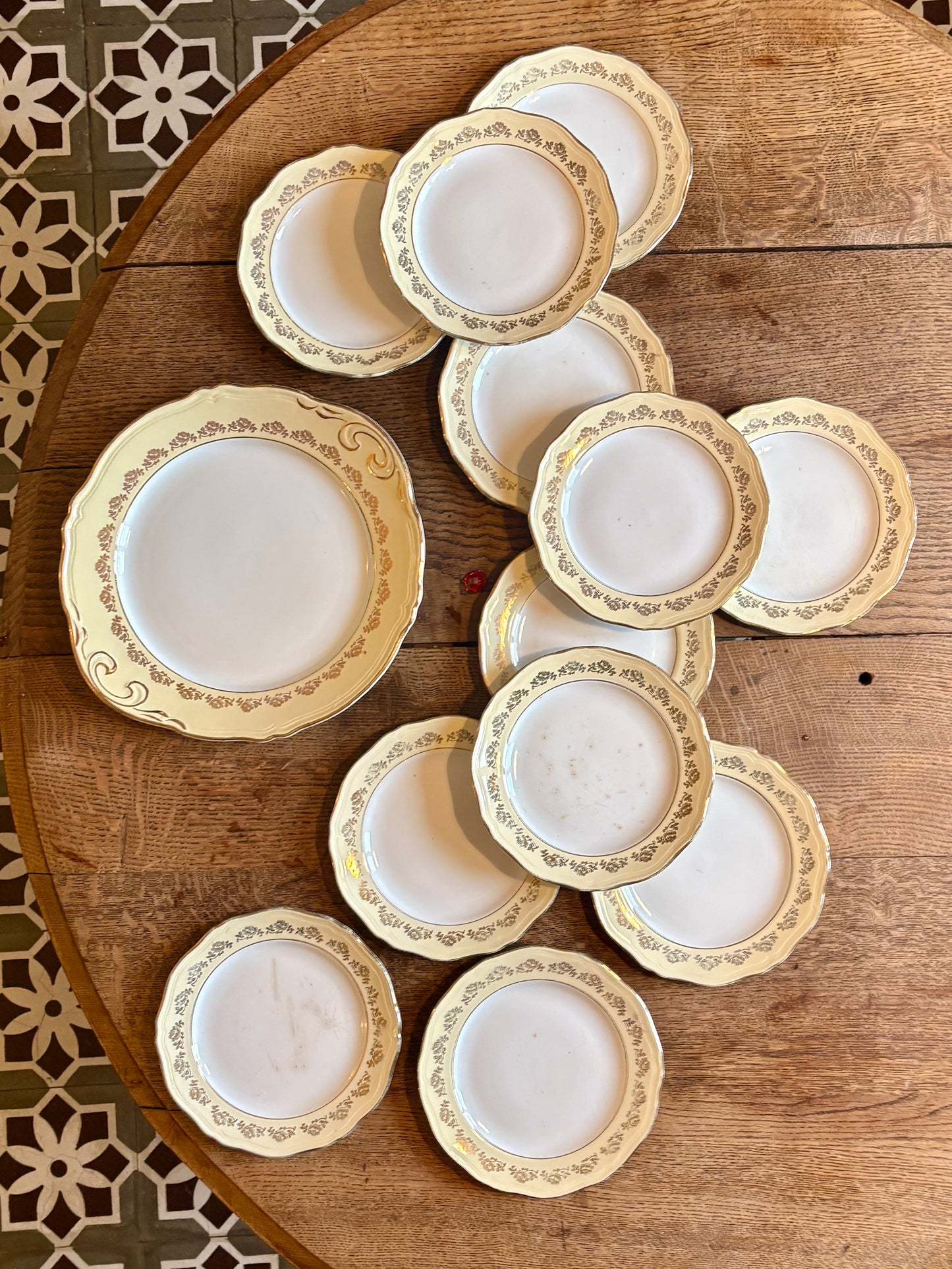 Service à gâteau vintage l'Amandinoise jaune et or