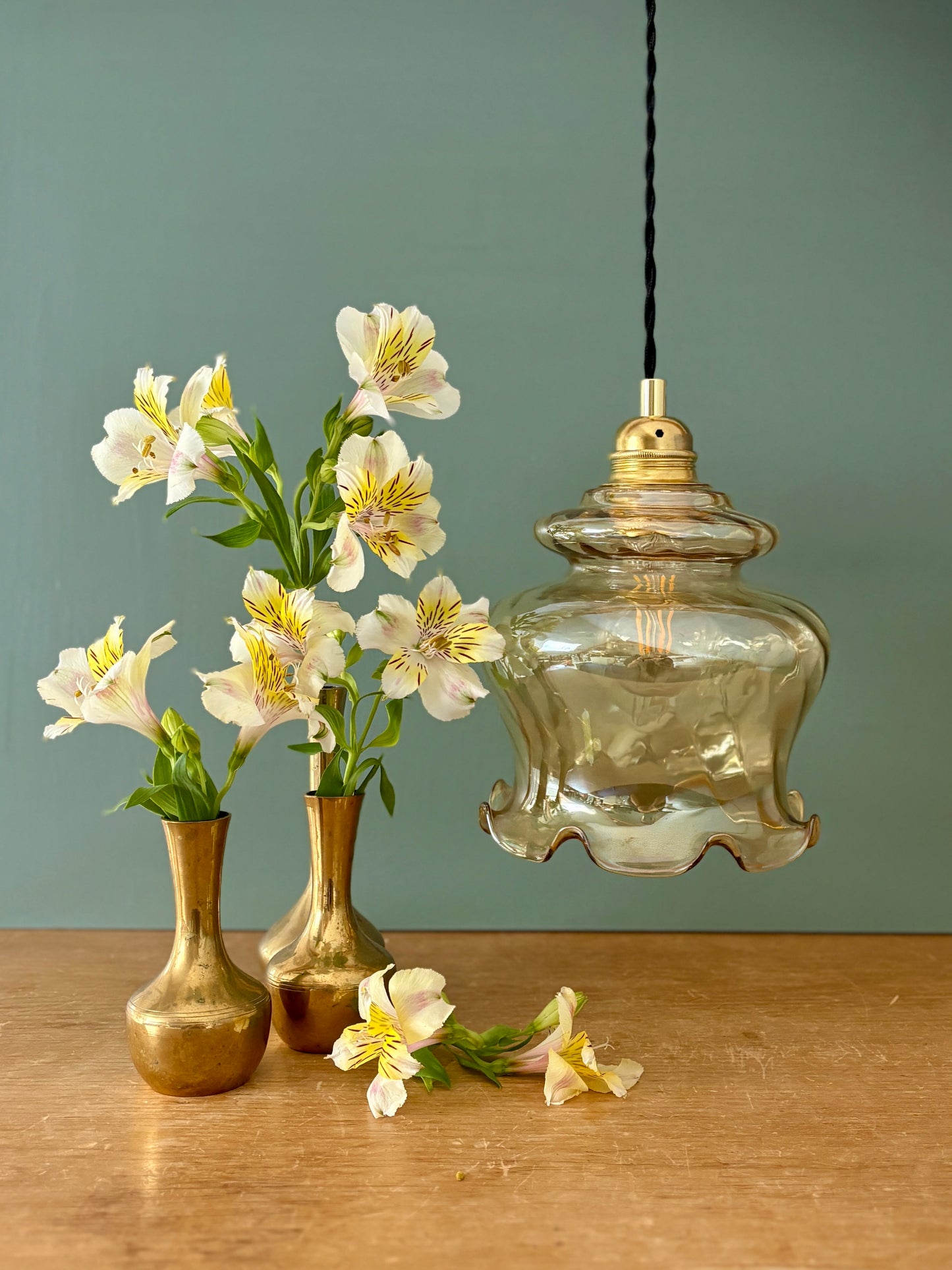 Suspension globe vintage en verre ambré (AMB20)