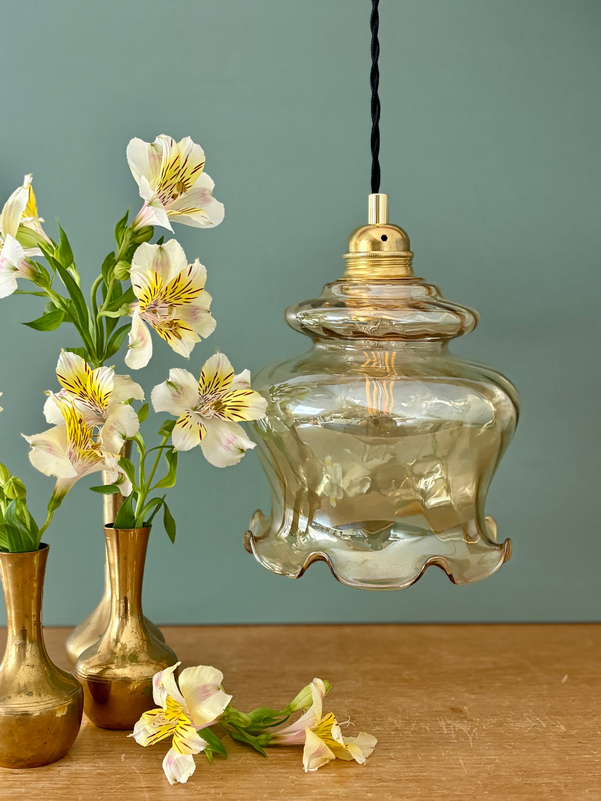 Suspension globe vintage en verre ambré (AMB20)