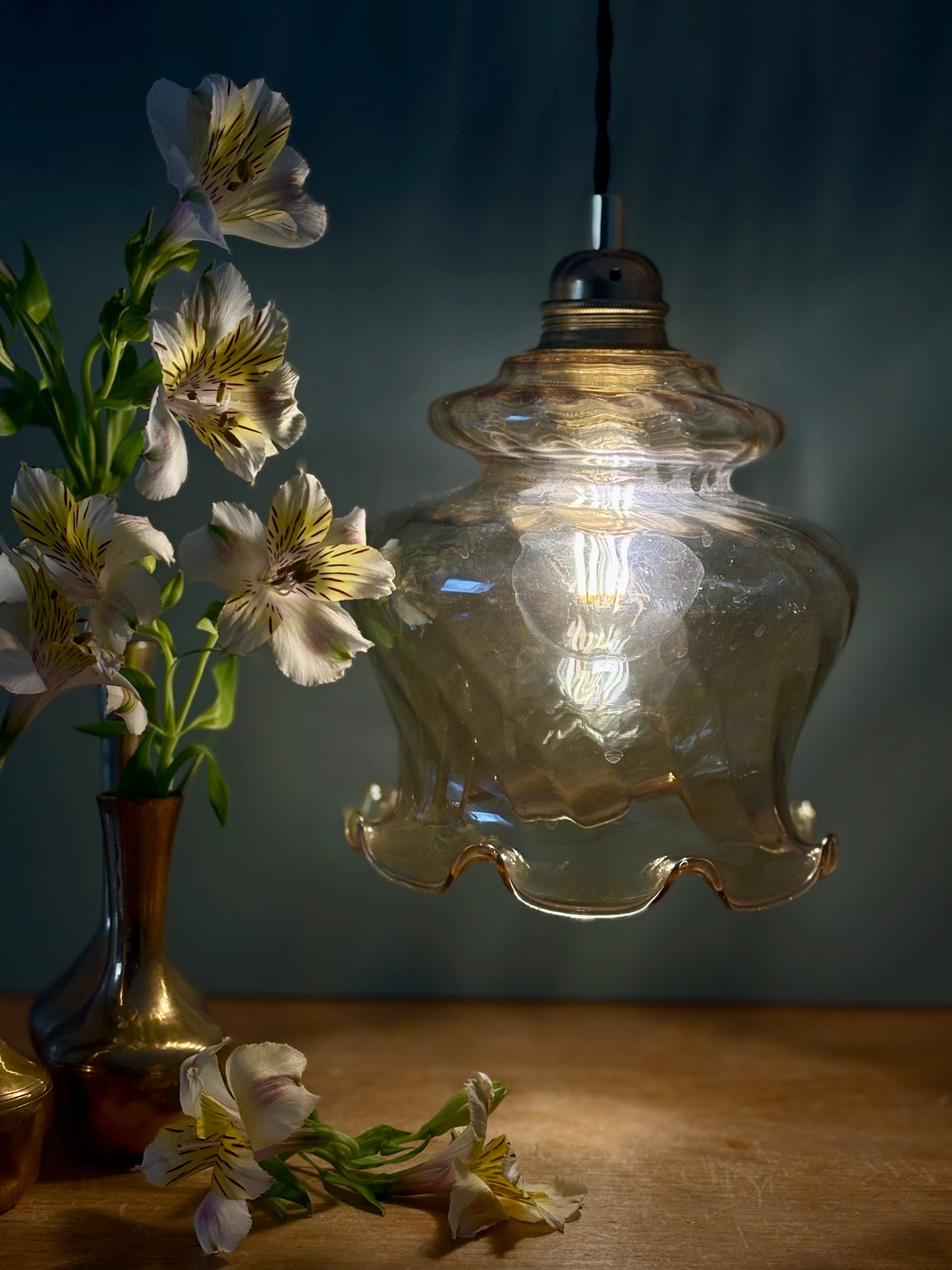 Suspension globe vintage en verre ambré (AMB20)