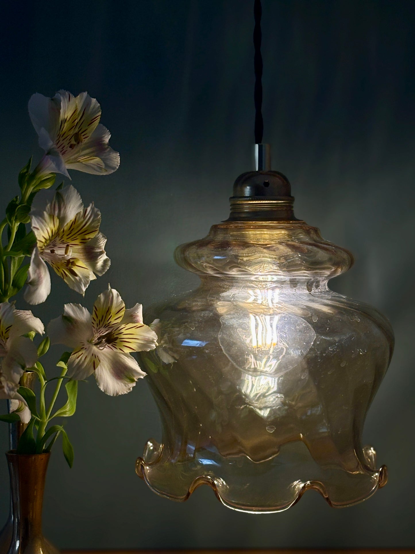 Suspension globe vintage en verre ambré (AMB20)