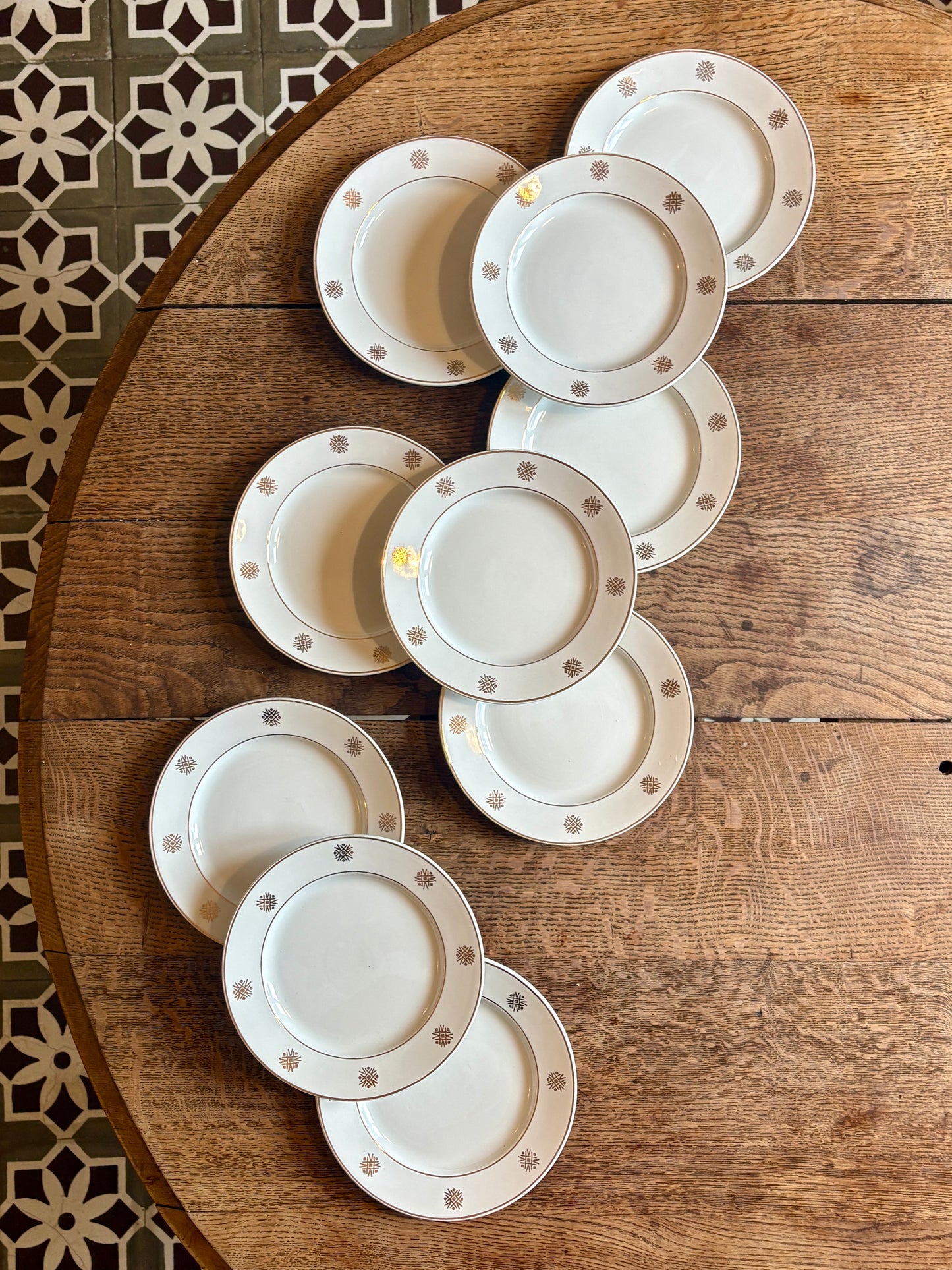 Lot de 10 assiettes à dessert vintage blanches et dorées