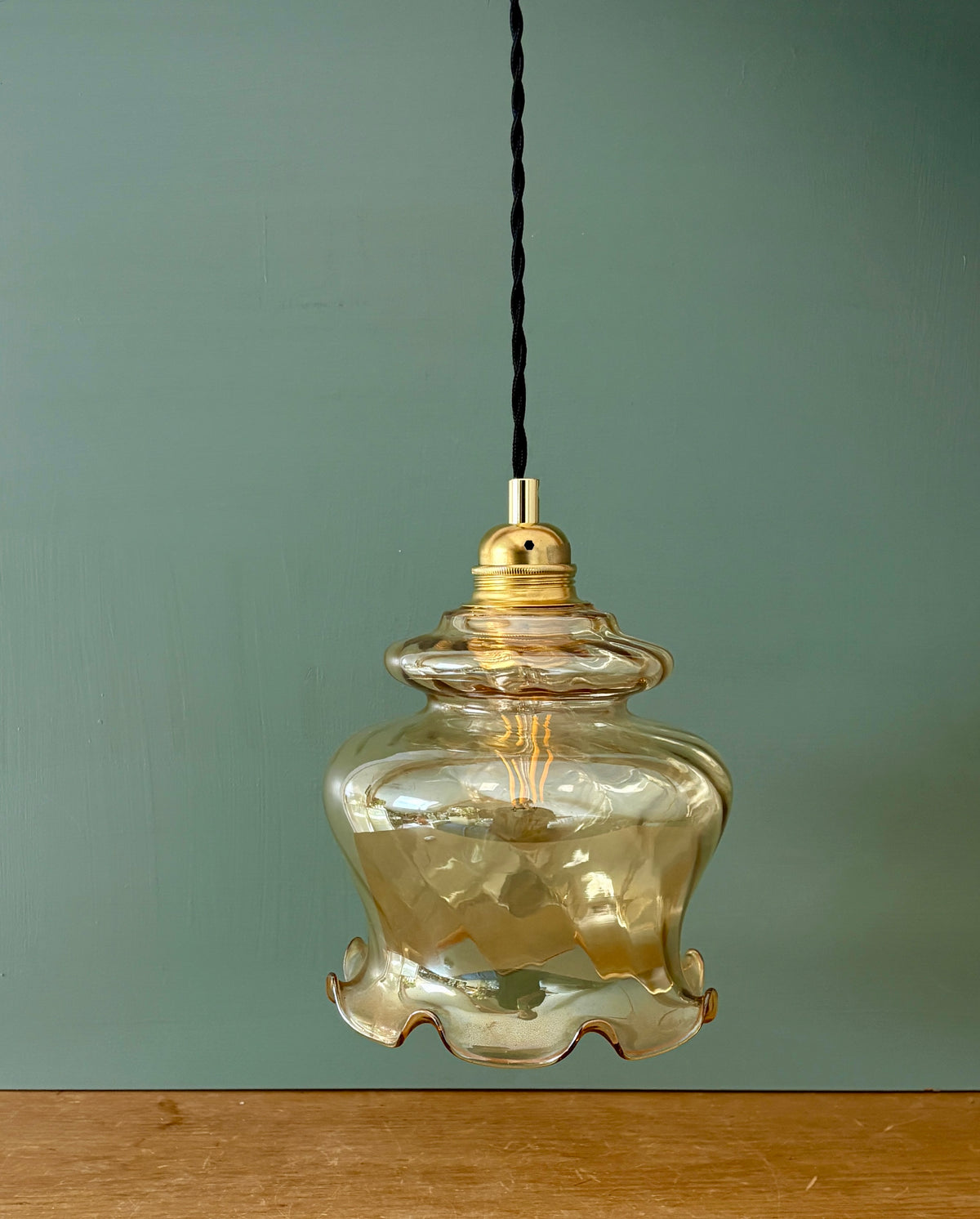 Suspension globe vintage en verre ambré (AMB20)