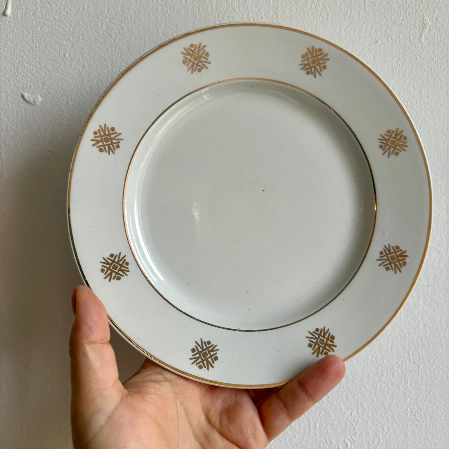 Lot de 10 assiettes à dessert vintage blanches et dorées