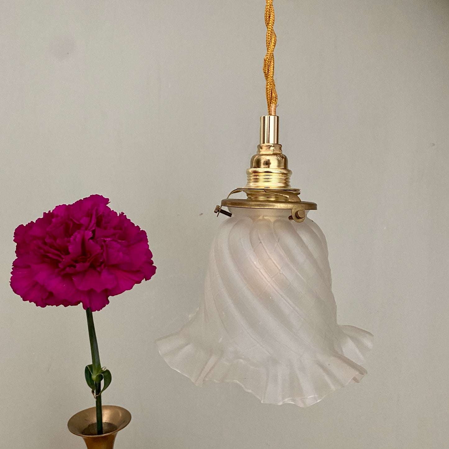 Baladeuse tulipe vintage en verre depoli