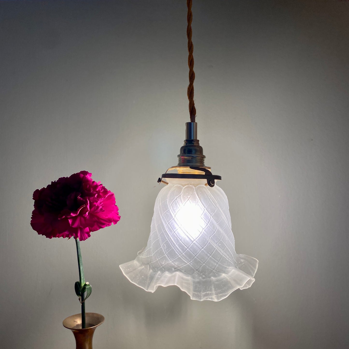 Baladeuse tulipe vintage en verre depoli