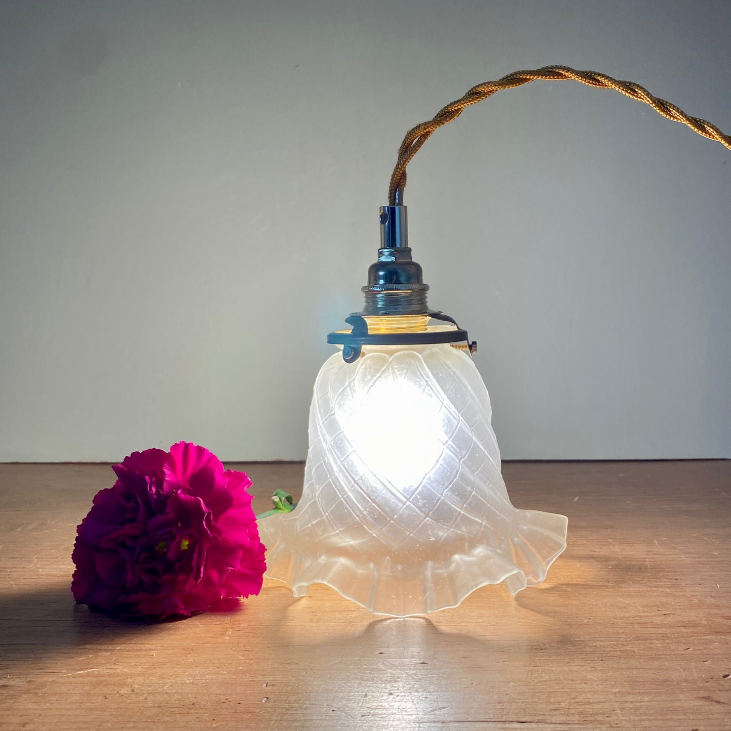 Baladeuse tulipe vintage en verre depoli