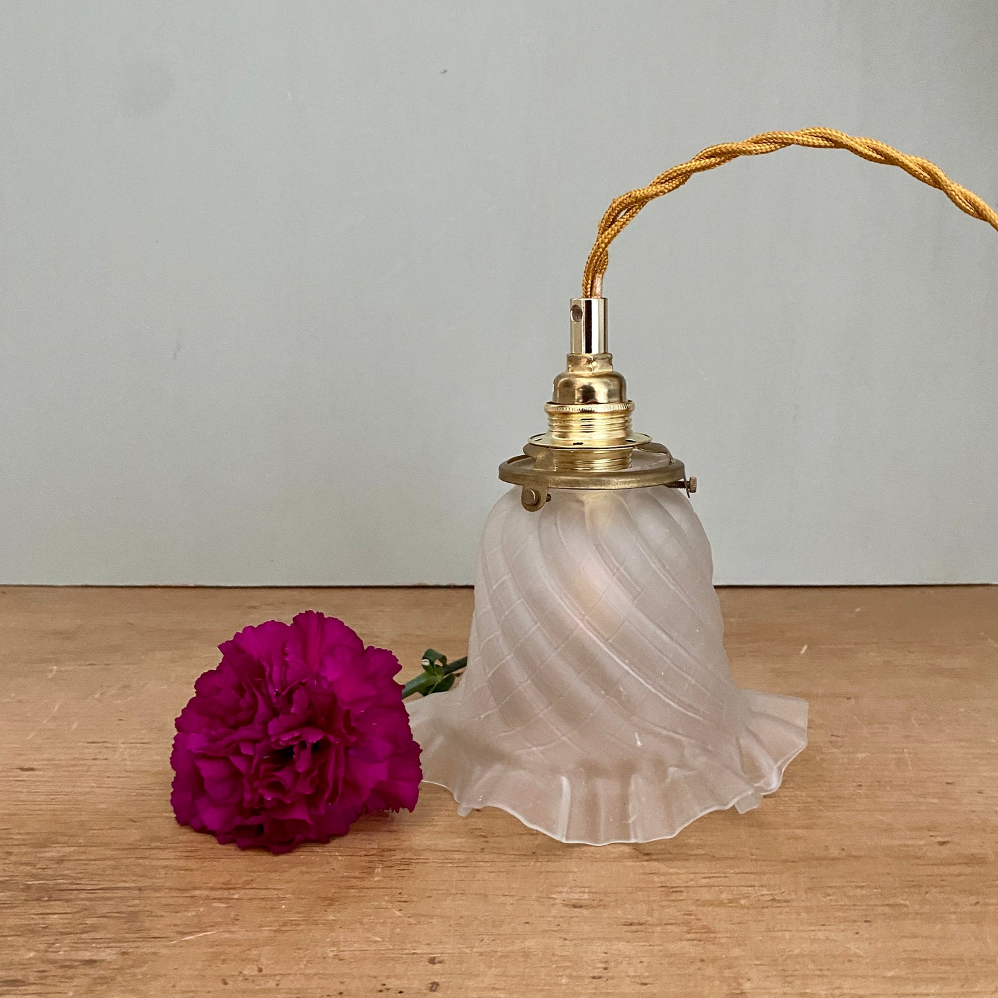 Baladeuse tulipe vintage en verre depoli