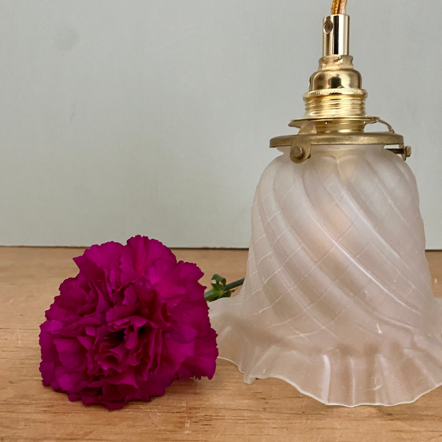 Baladeuse tulipe vintage en verre depoli