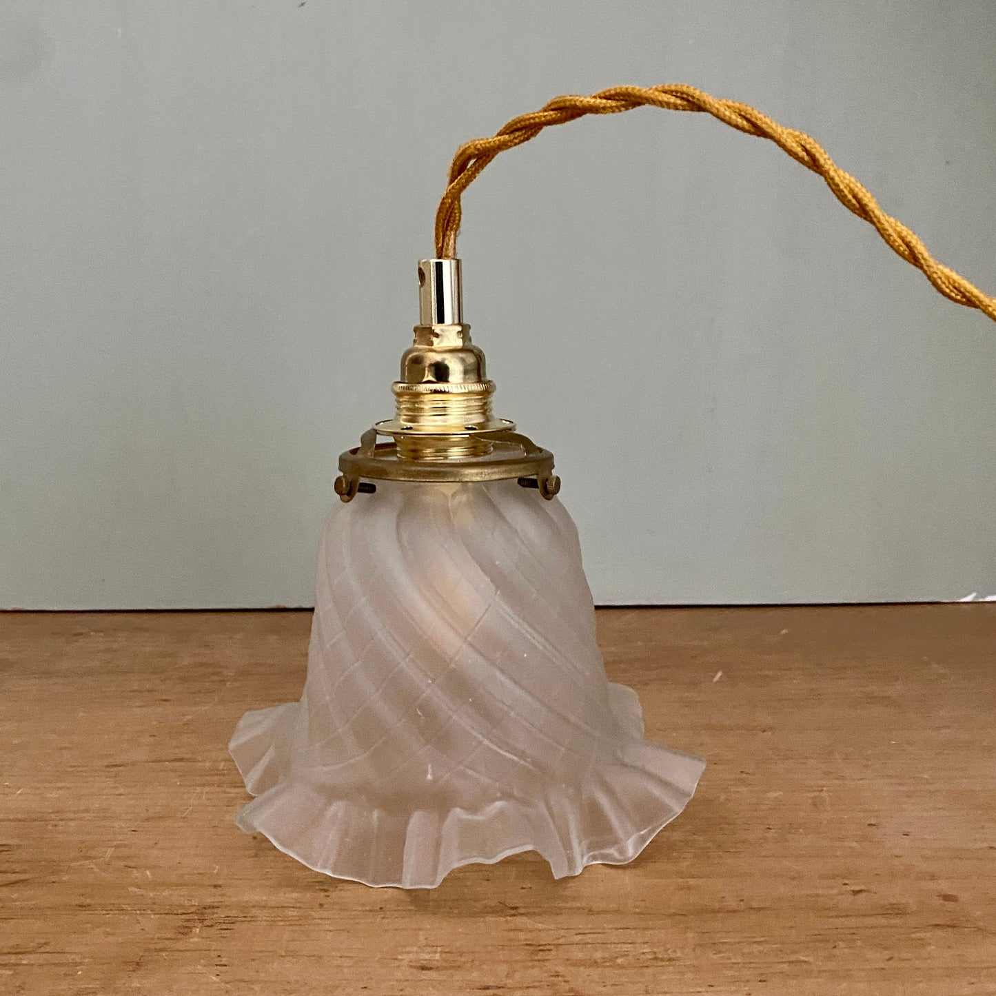 Baladeuse tulipe vintage en verre depoli