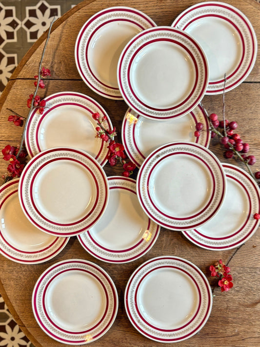 Lot de 12 assiettes plates anciennes Gien rouges et or