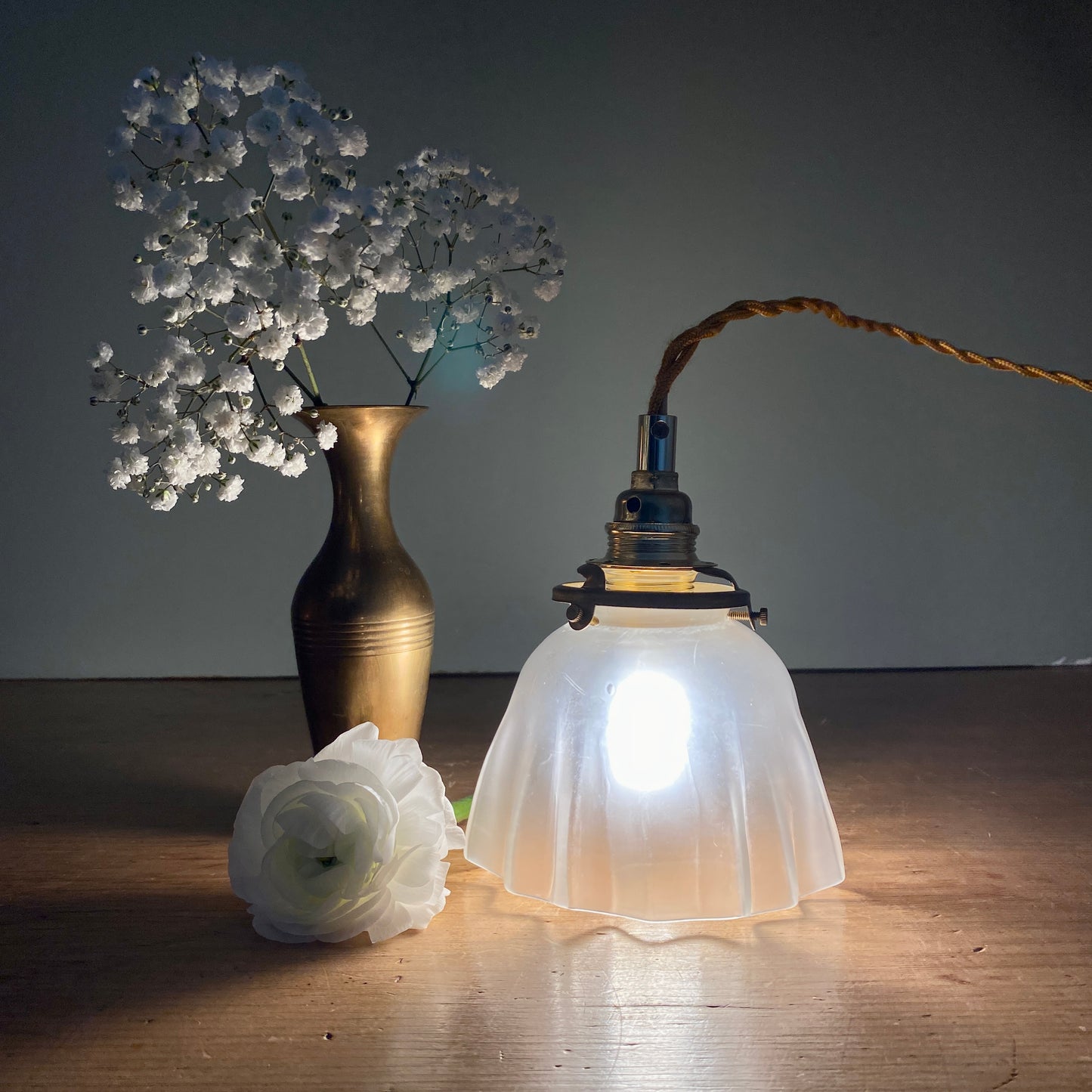 Baladeuse tulipe vintage en verre dépoli