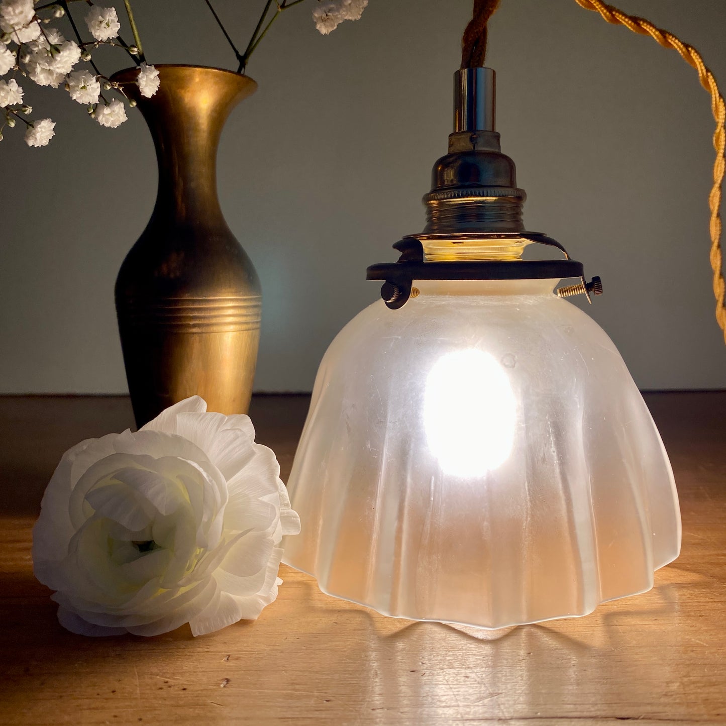 Baladeuse tulipe vintage en verre dépoli