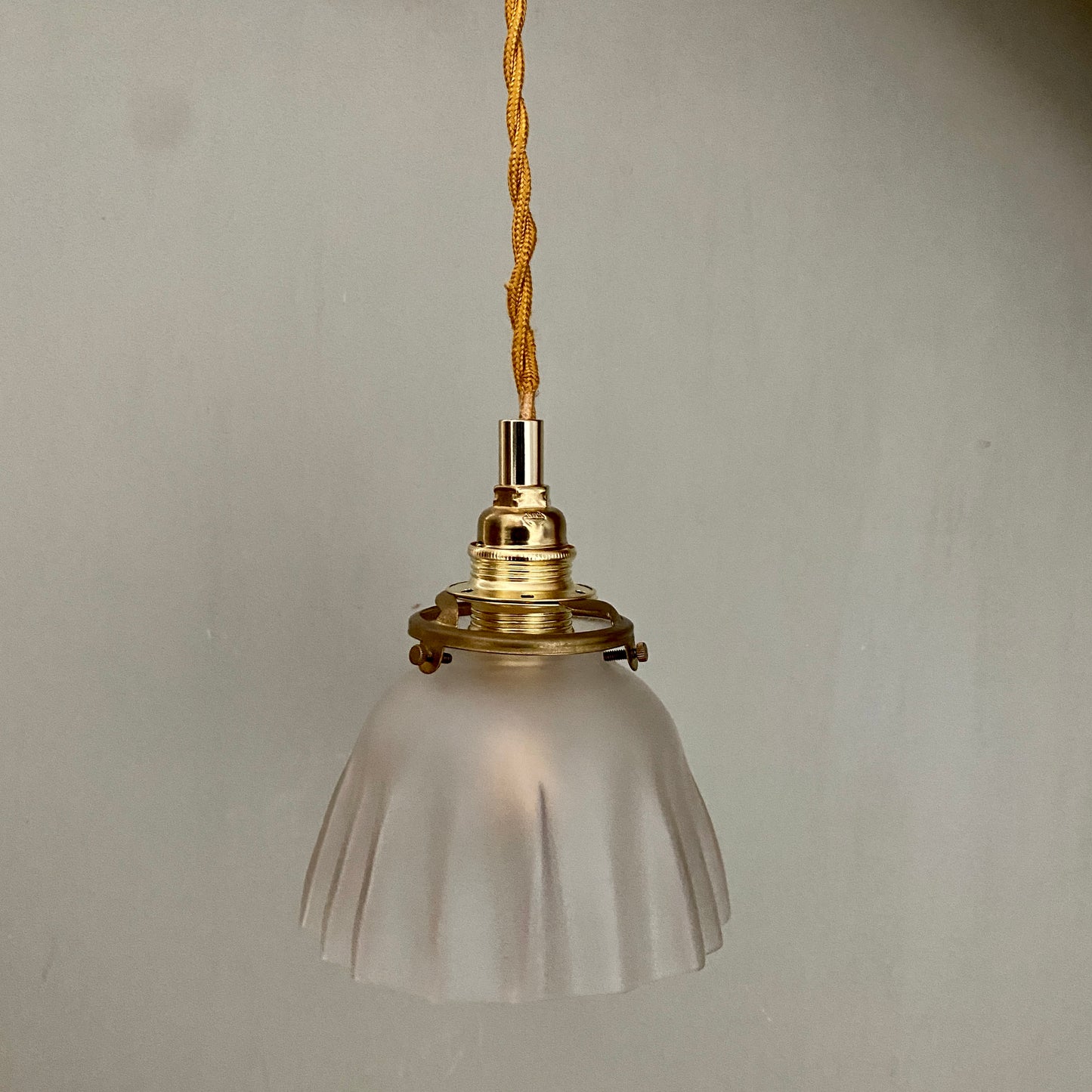 Baladeuse tulipe vintage en verre dépoli