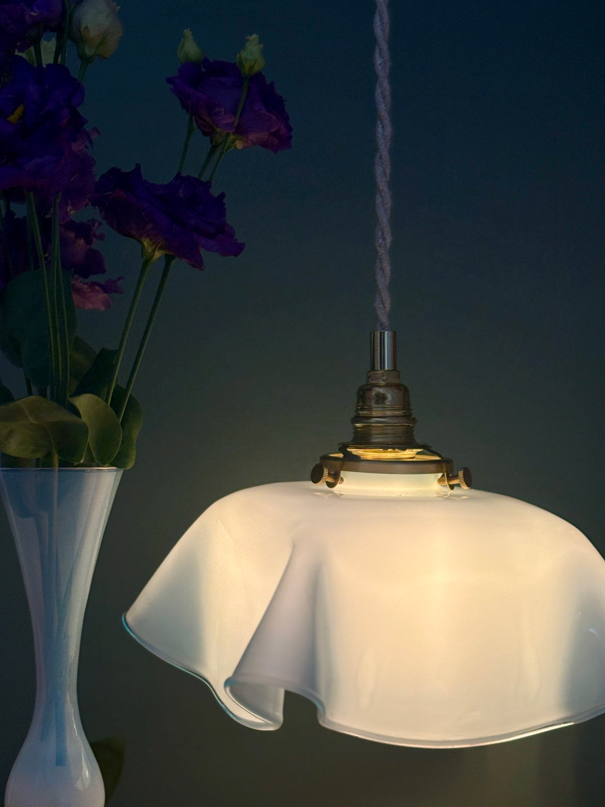 Suspension abat-jour vintage en opaline bleue