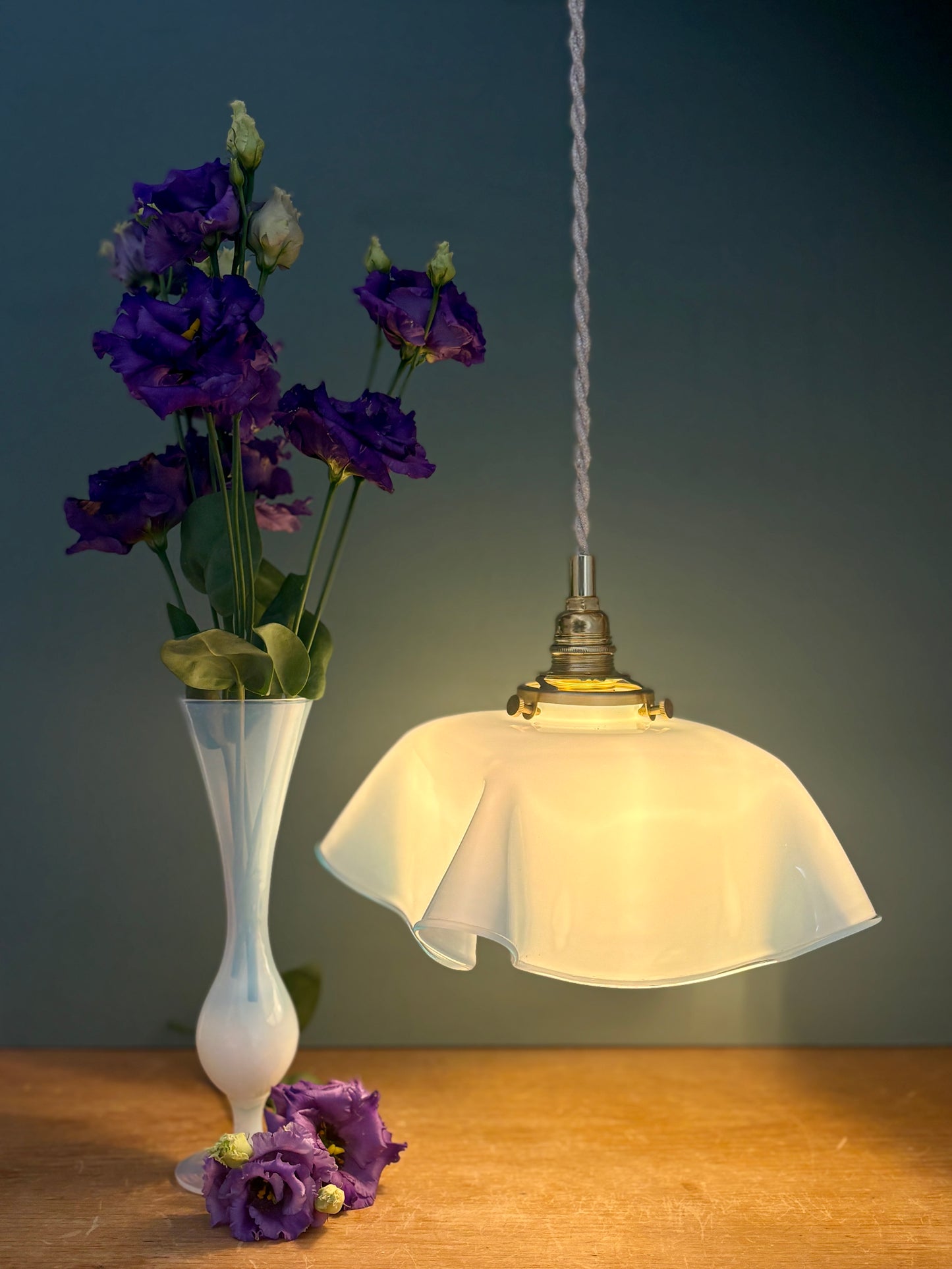 Suspension abat-jour vintage en opaline bleue