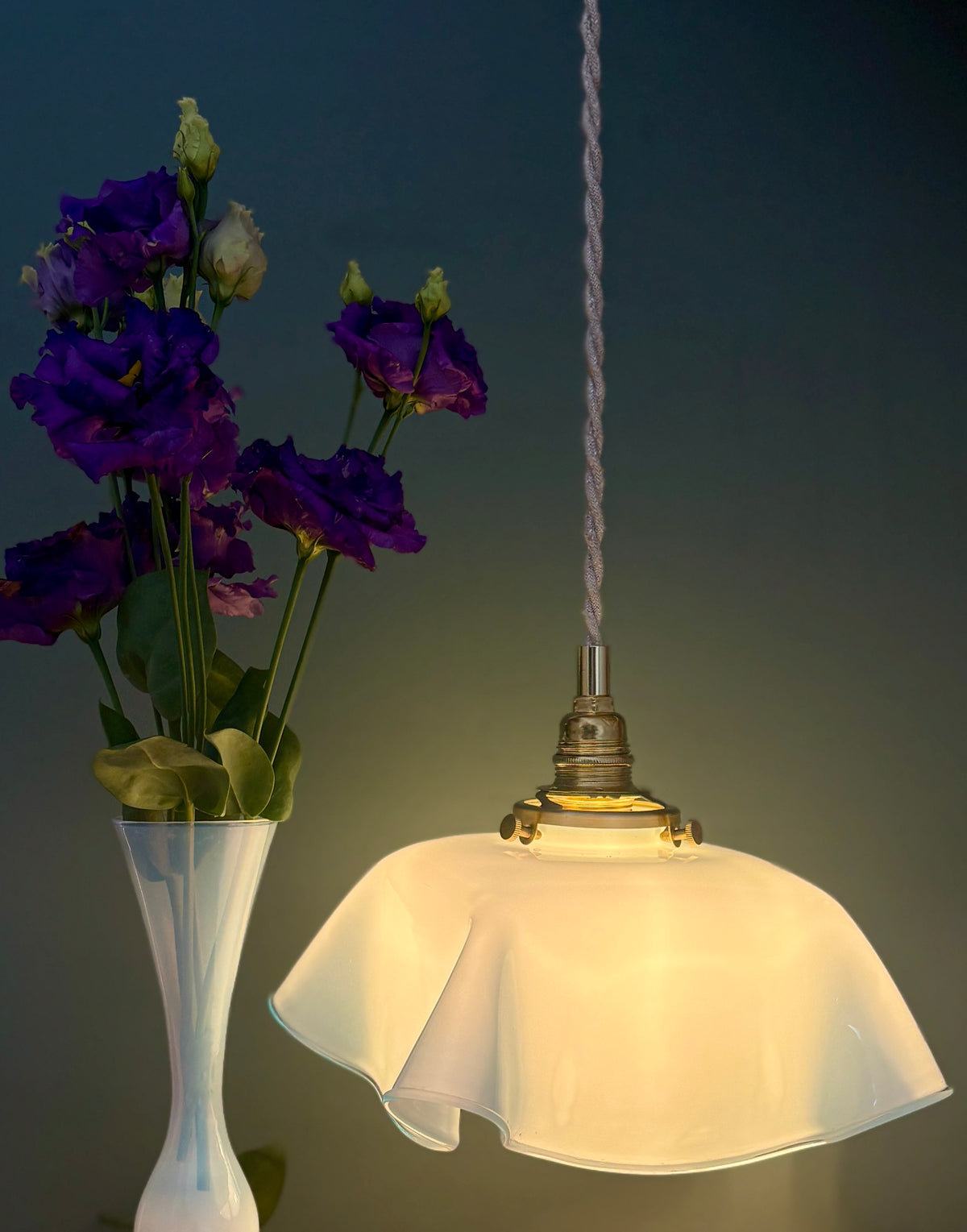 Suspension abat-jour vintage en opaline bleue
