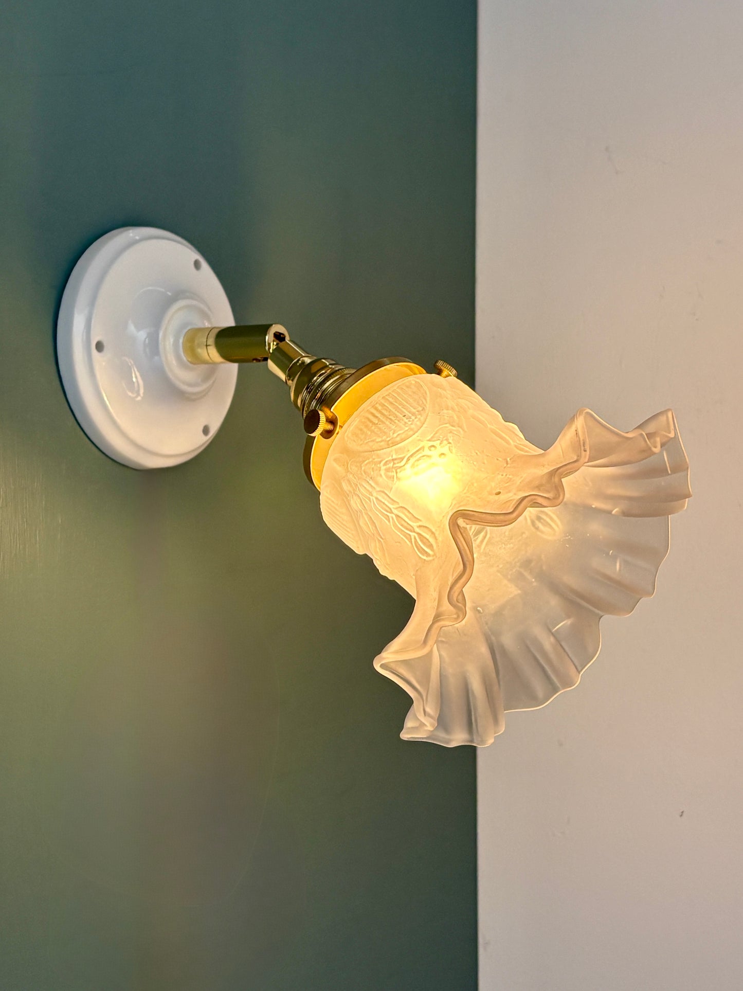 Applique tulipe vintage en verre dépoli