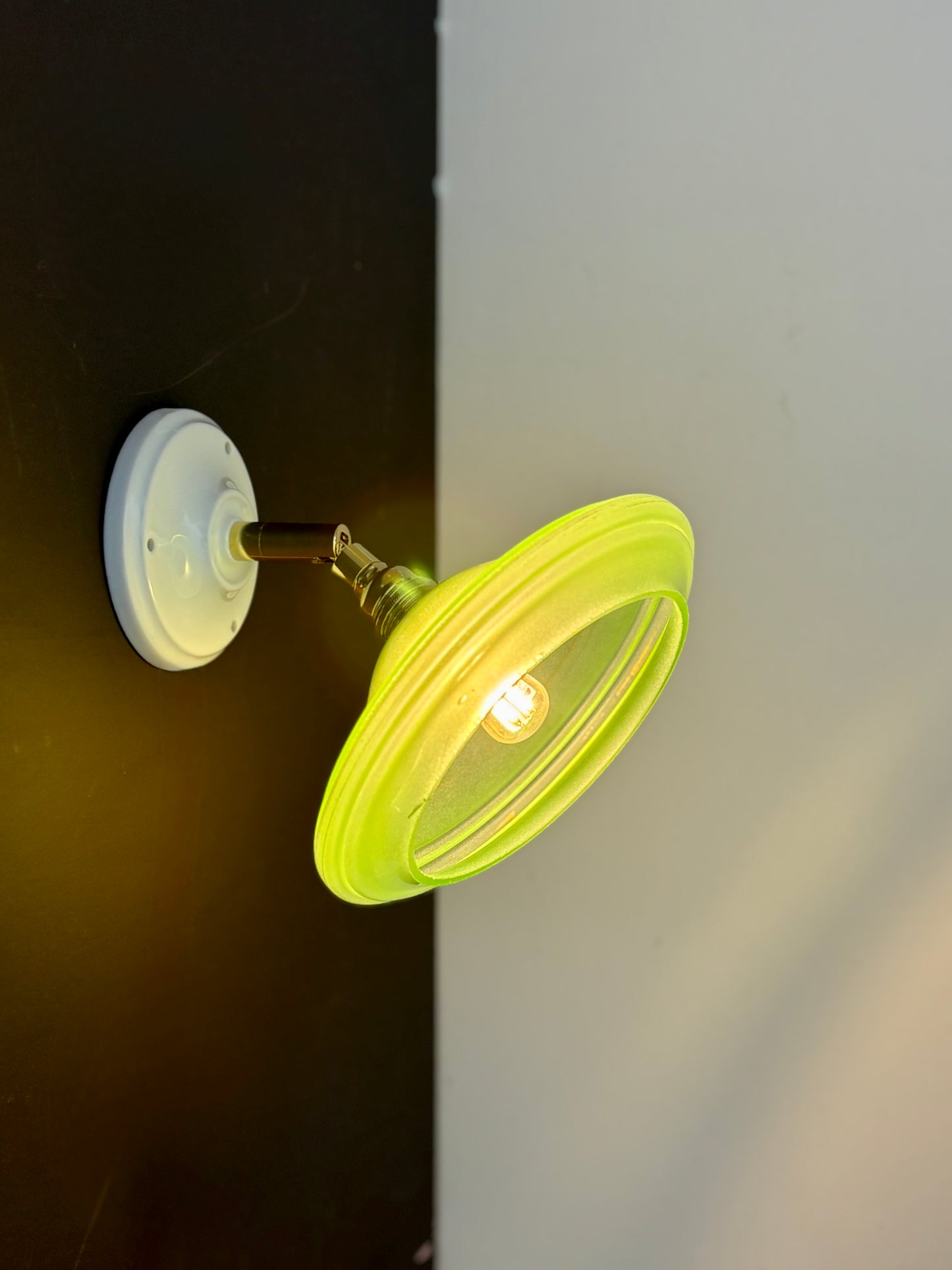 Applique abat-jour vintage en verre vert et or