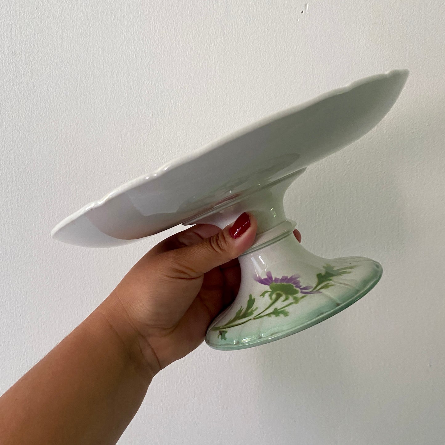 Compotier ou assiette sur pied ancienne en terre de fer - Reines Marguerites de KG Lunéville