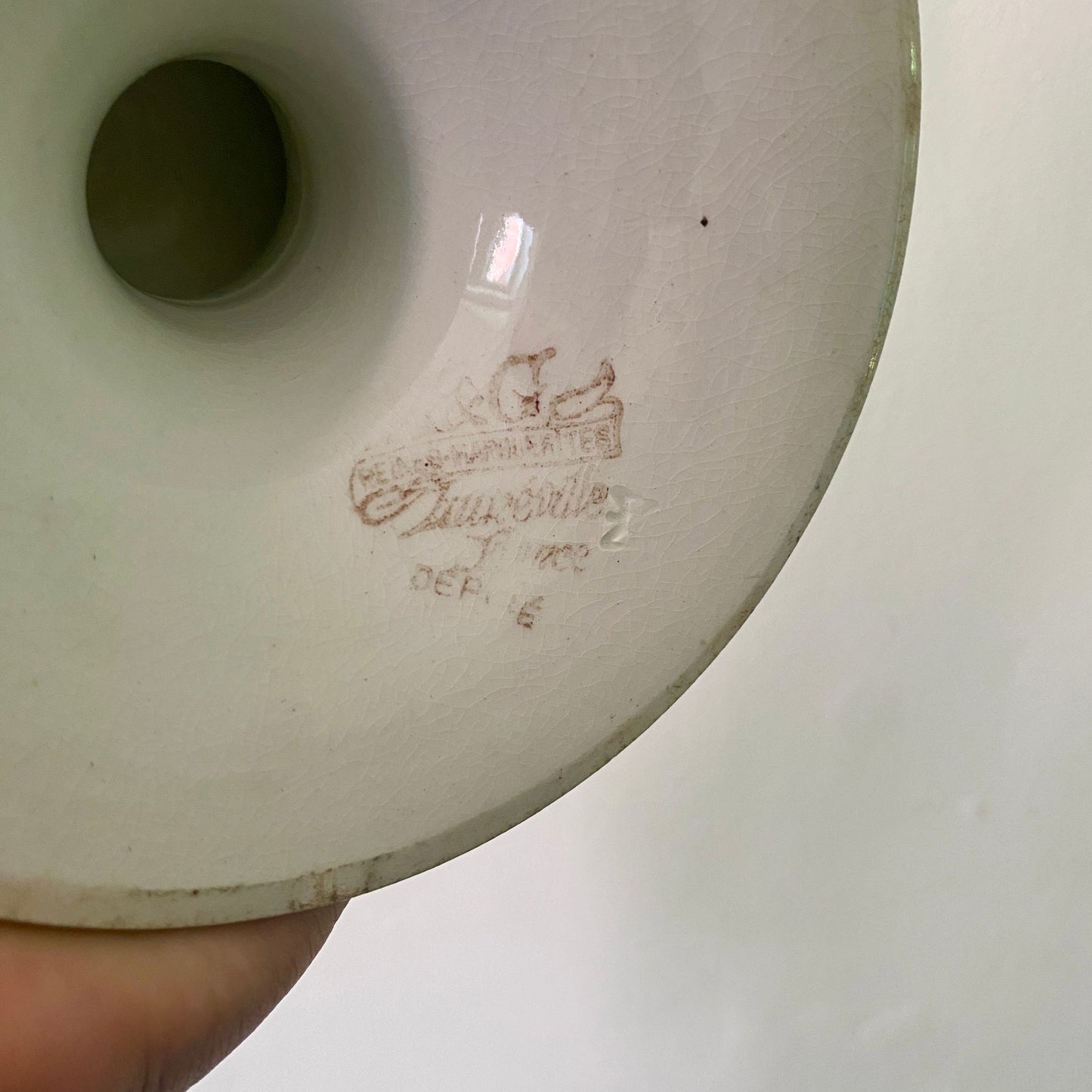 Compotier ou assiette sur pied ancienne en terre de fer - Reines Marguerites de KG Lunéville