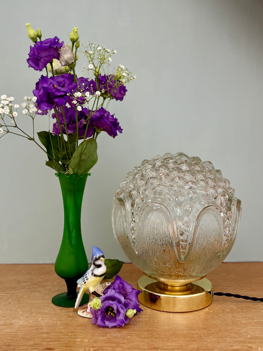 Lampe à poser globe vintage en verre moulé