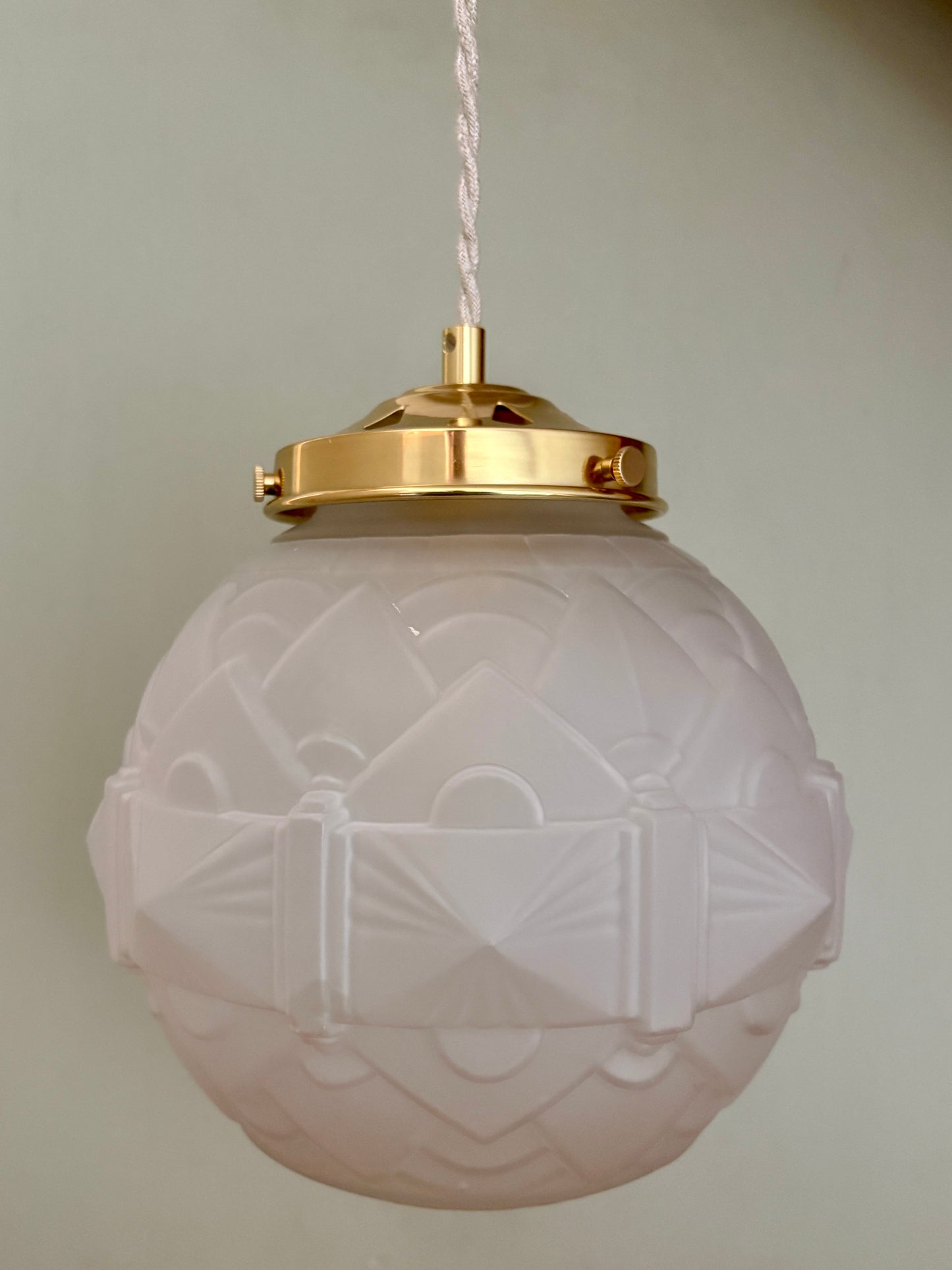 Suspension globe vintage art déco en verre dépoli