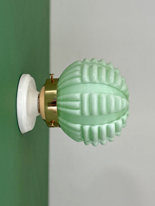 Applique globe vintage art déco en opaline verte pâle