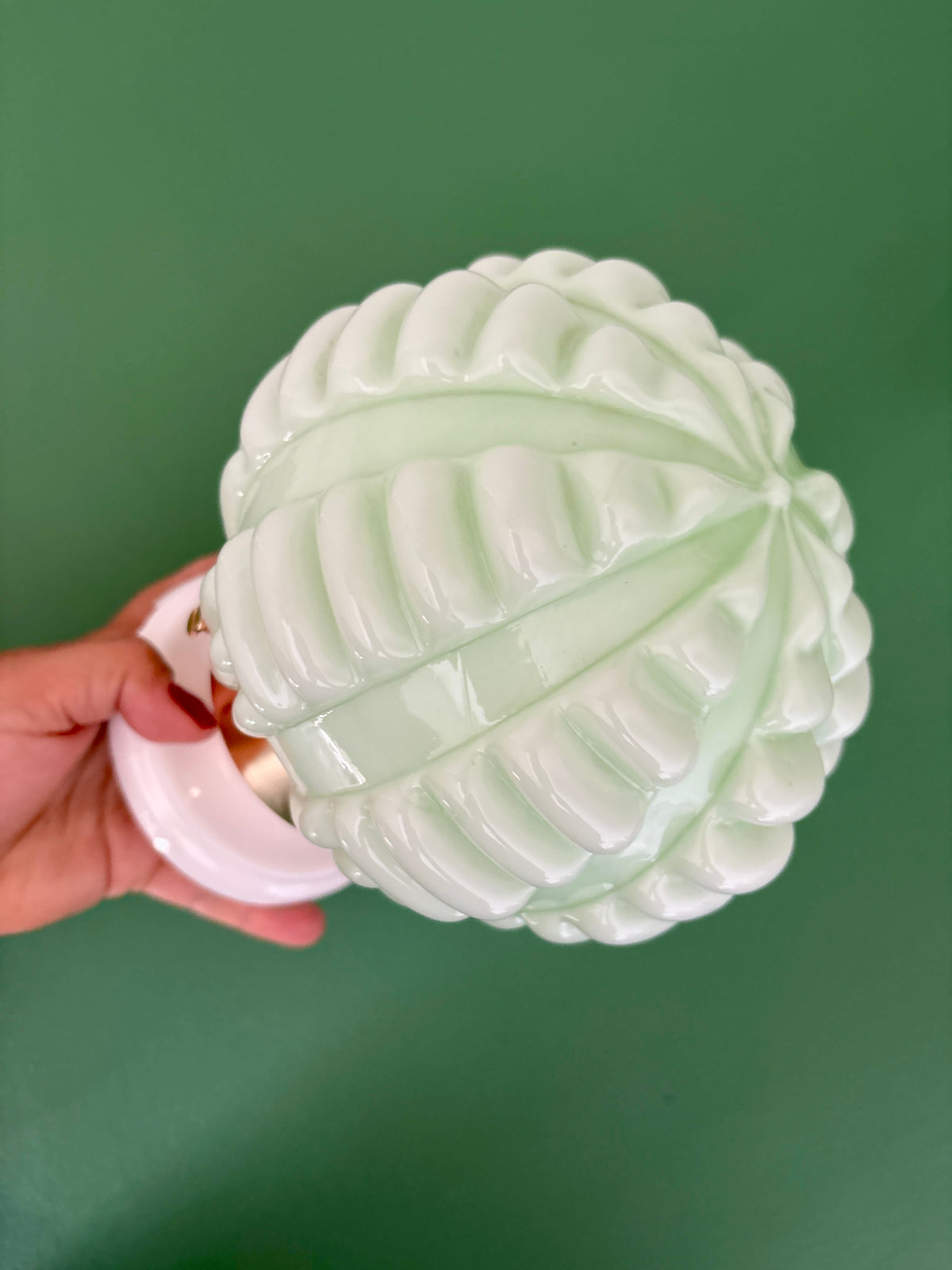 Applique globe vintage art déco en opaline verte pâle