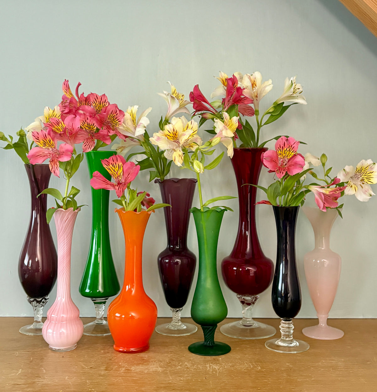 Lot de 9 vases/soliflores vintage en verre et opaline