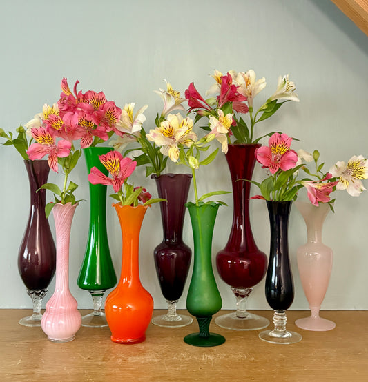 Lot de 9 vases/soliflores vintage en verre et opaline
