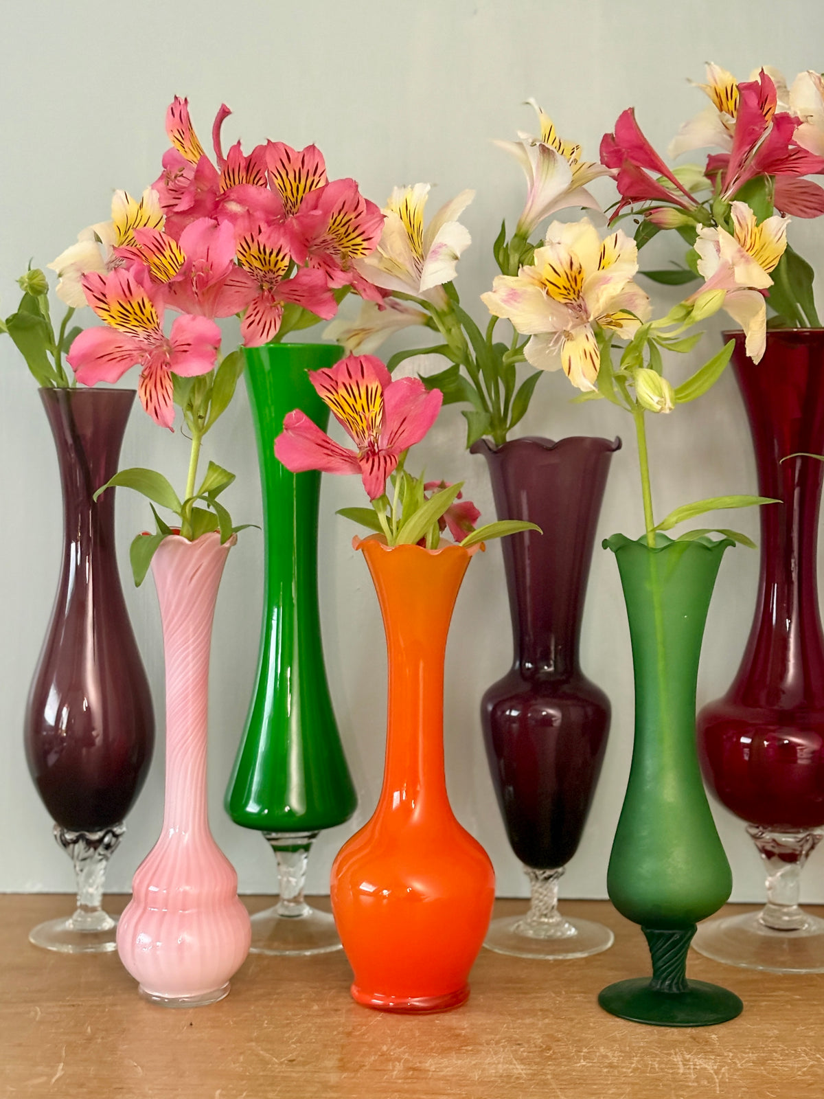 Lot de 9 vases/soliflores vintage en verre et opaline