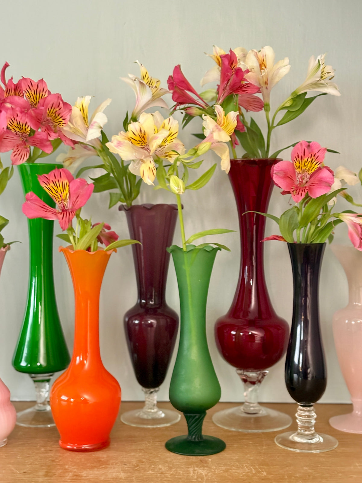 Lot de 9 vases/soliflores vintage en verre et opaline